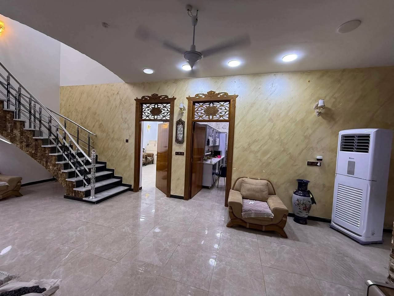#سعر جدا  #جدا جدا  #مناسب
 

🏠/ دار  #ركـــــن  #للـــــبيــــــع 
  
فـٓي #الــصـــحــه قــرب مــطــعــم ابــو صفاء او قـرب #مــارينا

_________________  #طــــابــــو #زراعـــــي #ســــنـــد 25

المساحـــــــة // 285 واقع حال 300م 
 
الواجهـــــــــة // 17.7م 

النــــــــــــزال //  17م 
عــرض الشــارع // 8م 
_________________
🧱🏗️ #الطابــــــــــــــق #الأرضـــــــــــــي
 غــــرفــــتين نـــوم  و صالـــــــــة وهـــــــــــول ومطبـــــــخ   ومجمــــــــــع صحيـــــــــات وگـــــــــراج ســـياره كــــبيــر جــــدا  وحديقـــــــــه كــــبيــــره  جـــدا
🧱🏗️ #الطابــــــــــــــق #الثانــــــــــــــــي

#مـــجـــــمــع صــــحـــيـــات #مـــشـــتـــرك 
_________________💲
___________________
للأستفســـــــار عــــــن السعــــــــر يرجـــــــىٰ تـــــــرگ تعليـــــق (السعـــــــــر) #وسيتــــــم #الـــــرد 
__________________

_________________💲
#مكتـــــــــب
                🏘️أمــــــــلاك بابــــــــل للعقـــــــار🏘️
#الكــــــــائن

☎️ *********** واتساب☎️‏‪***********‬‏ واتساب
    شارع_الكرامة_قرب_الضريبة_مقابل_التخطيط_العمراني
        
_____________________________________________
