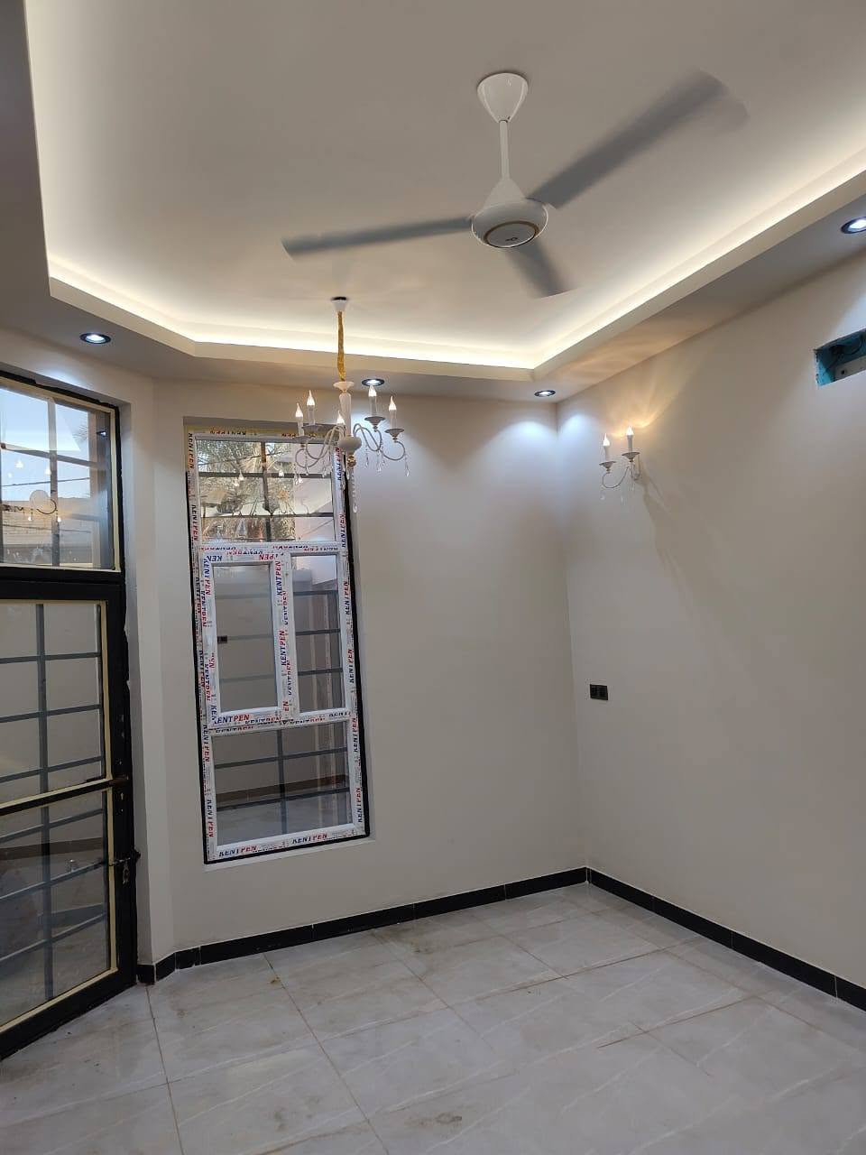 🏡 بيت للبيع في كربلاء – حي الحوراء
📍 العنوان: كربلاء، حي الحوراء جهة باب بغداد، عمود 37، نزلة القاضي.
🔹 المساحة: 100 متر
🔹 الواجهة: 8 متر
🔹 النزال: 12.5 متر
🔹 البناء: طابقين
🔹 عدد الغرف: 4 غرف نوم
🔹 البناء جديد
🔹 المواد المستخدمة: طابوق جمهوري + كونكريت مسلح
✅ جميع الخدمات متوفرة
✅ تبليط، مجاري، 
للمزيد من الاستفسار اتصل واتساب ***********
*********** كربلاء, العراق
