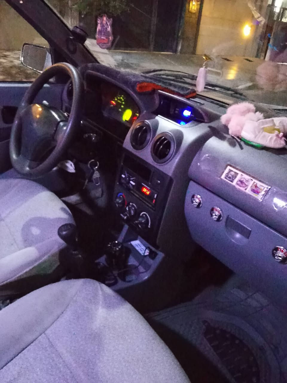 سايبا 2015 مكفولة من كلشي سيارة مال عائلة مامشتغل بيه تكسي قبل سبوعين اجيت بيه من شمال بداية خيط تبخير بدون تنقيص سيارة تخم تاير جديد صدر جديد سيرة مدارية معنه كلمه 
35$بيه مجال كلش قليل 
***********
