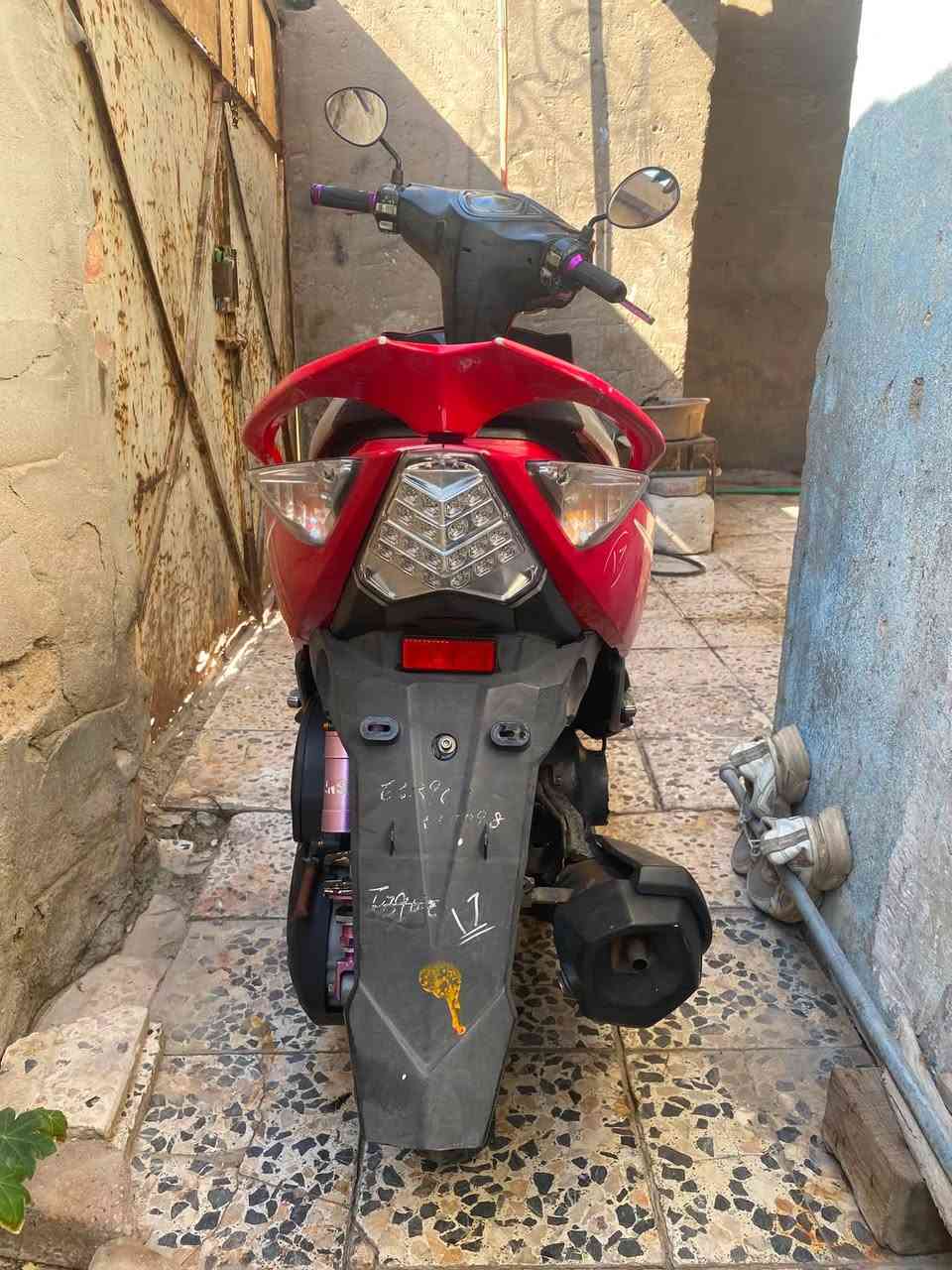 مضلع حديث نوزل خطين موديل 2013 دراجه جديده مكفوله كفاله عامه 
مكينه ما مفتوحه  بلاديه 49 شرط الفحص 
كفرات بلاديه دراجه بيها تزويد وياله وكلجات وصدر 
شلعه ومعدل قوي ماشيه 38 الف 
ما بيها اي نقوصات فقط واير كيلو متر مكطوع 
للبيع فقط سعر خاص 
مكاني البصره الگزيزه 
***********
