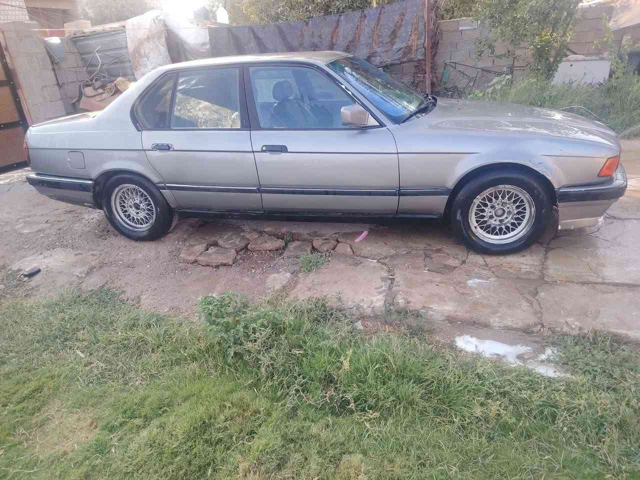 سلام عليكم
BMW 730

اصل سنويه وبليته
8سلندر
 موديل 1994

سلايد /دبل جكمجه/كشن كهربائي/

دبل ارباك

تبريد شغال ثلج كهربائيات كلها بلاد

راديتر جديد بنكه وكلج جديد 

تخم لايت ابو صليب جديد

منضومة غاز تانكي 60 لتر 

بيها كوبون غاز وبانزين

باتري اليوم شديته اصلي 

تخم تاير اخو الجديد

كشرها حلو  البنيد والجاملغ السكن بي طخه باقي على وضعها ما مصلح  

ابيعها ((گير گايم))وينقص من سعرها 

للعلم السياره تمشي  

السياره تريد فرت ايد

 طالب عليها 55 ورقه وبيها مجال 

تواصل ***********

