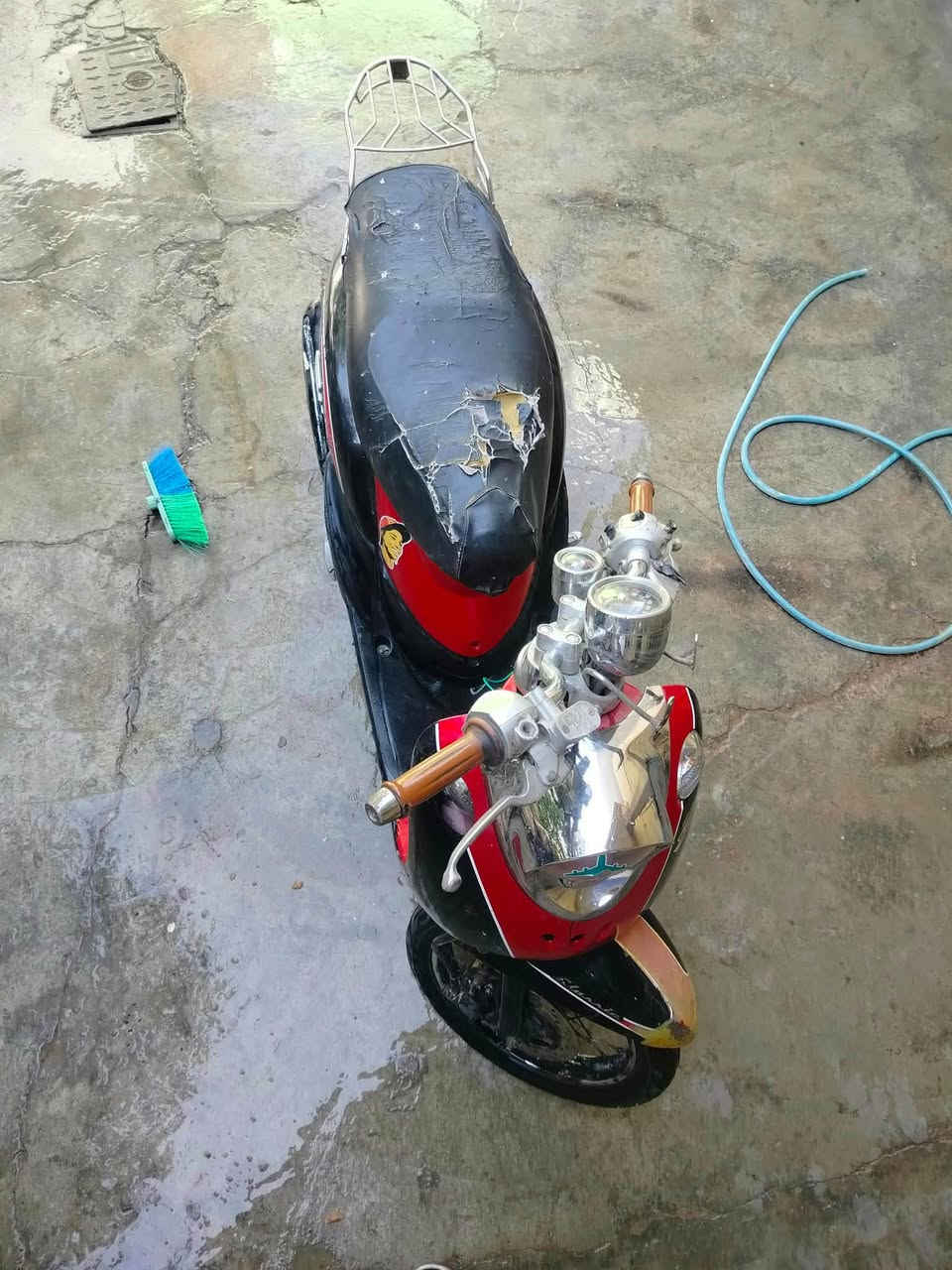 للبيع ڤينو ياماها ياباني مجفته  تجفيت مضبوط كاملة مابيها اي نقص سعر ٣٠٠ بيها مجال مكلف بالنشر ***********
