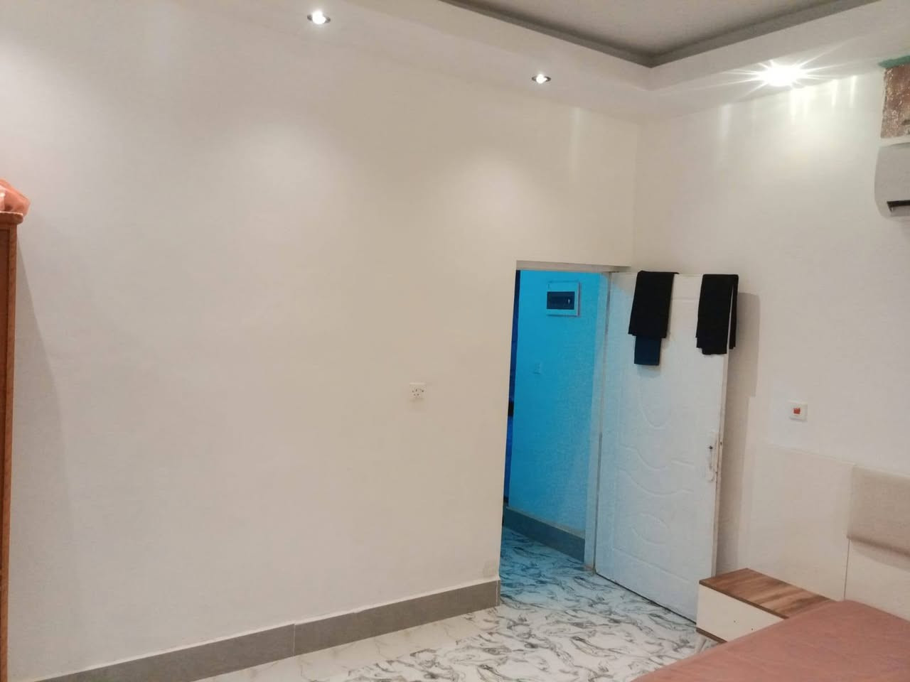 السلام عليكم مشتمل وره قطعه بيه بتلو ومدفونه مساحه القطعه كامله 350كله لبيع المشتمل ول قطعه 
***********
قريه عطله خلف حسينيه ناصر عبود
