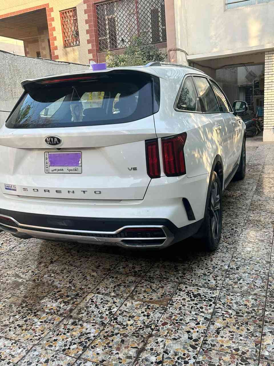 🔥 للبيع كيا سورينتو SX موديل 2021 ) 🔥
📞 للتواصل والاستفسار (اتصال أو واتساب): ⁠***********⁠
 السعر: 250 ورقة 💰
 المحرك: 3.5 لتر (6 سلندر) عزم قوي جداً
 اللون: أبيض ملكي
 المواصفات: خليجية
 العداد (السير): 109,750 كم (قابل للزيادة البسيطة)
 السنوية واللوحة: بغداد خصوصي (رقم قادسية)
 الحالة: قطعتين صبغ فقط والباقي نظيف وبدون خمش
💎 أبرز المواصفات والرفاهية:
 كاميرا 360 درجة + كاميرا خلفية + حساسات ضغط الإطارات
 سقف بانورامي + صندوق كهربائي + مقاعد الصف الثالث (7 راكب)
 نظام المفتاح الذكي وبصمة تشغيل + تبريد وتدفئة المقاعد
 مسند الذراع، مثبّت السرعة، ووضعيات القيادة المتعددة
 مرايا جانبية كهربائية، نوافذ كهربائية، وحساس المطر
 شاشة ذكية، رادار، ونظام مراقبة النقطة العمياء
 تحكم تلقائي في درجة الحرارة، مقاعد كهربائية مع ذاكرة للمقعد
 6 وسائد هوائية، مصابيح أمامية ليد وزينون، مانع الانزلاق
 عرض المعلومات على الزجاج الأمامي (HUD) + إنارة محيطية
 أبل كاربلاي + نظام AWD (دفع رباعي)
 شاحن لاسلكي، ستائر خلفية، كشافات ضباب
 نظام بوز الصوتي الفاخر + منقي هواء
 التحكم الإلكتروني في الثبات، التوجيه الكهربائي، وقفل الأمان للأطفال
