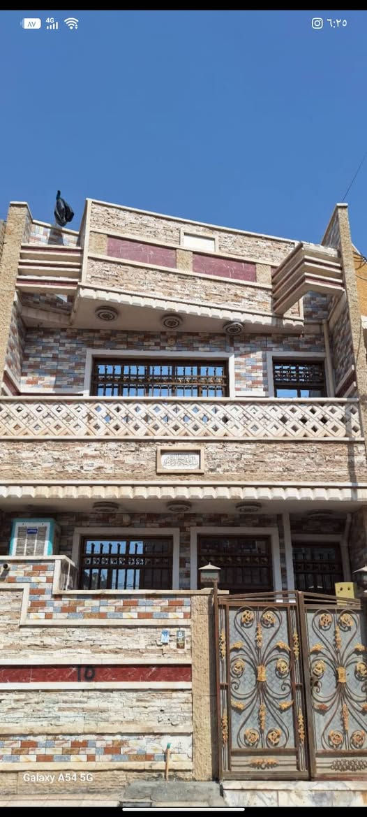 دار للبيع
زراعي سند ٢٥  طابقين ونصف  ٤ غرف نوم (مدخلين)
طابق ارضي/خدمات خارجية وصالة وغرفة نوم وخدمات داخلية وحولي (مطبخ)
طابق اول/ غرفتين نوم وخدمات 
طابق ثاني/ غرفة وسطح  
بغداد. السريدات الجديدة  *********** يوجد واتساب
