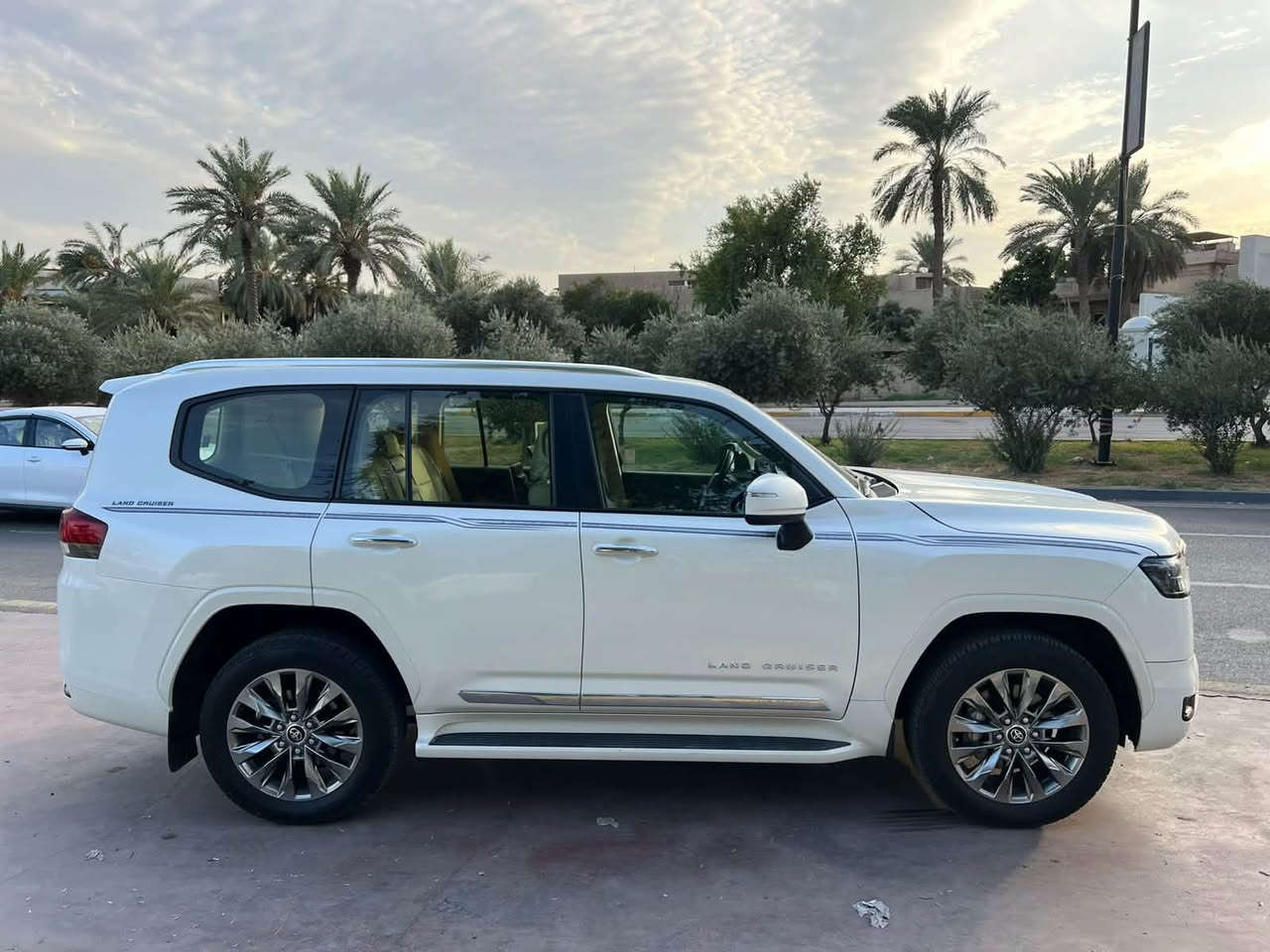 سلام عليكم
لاندكروز GXR 2023 
توين تيربو 
ساز 
ماشيه 57 الف 
مكفوله
السعر 65500
***********
موقع السياره بغداد 
الفحص بالمنشور
