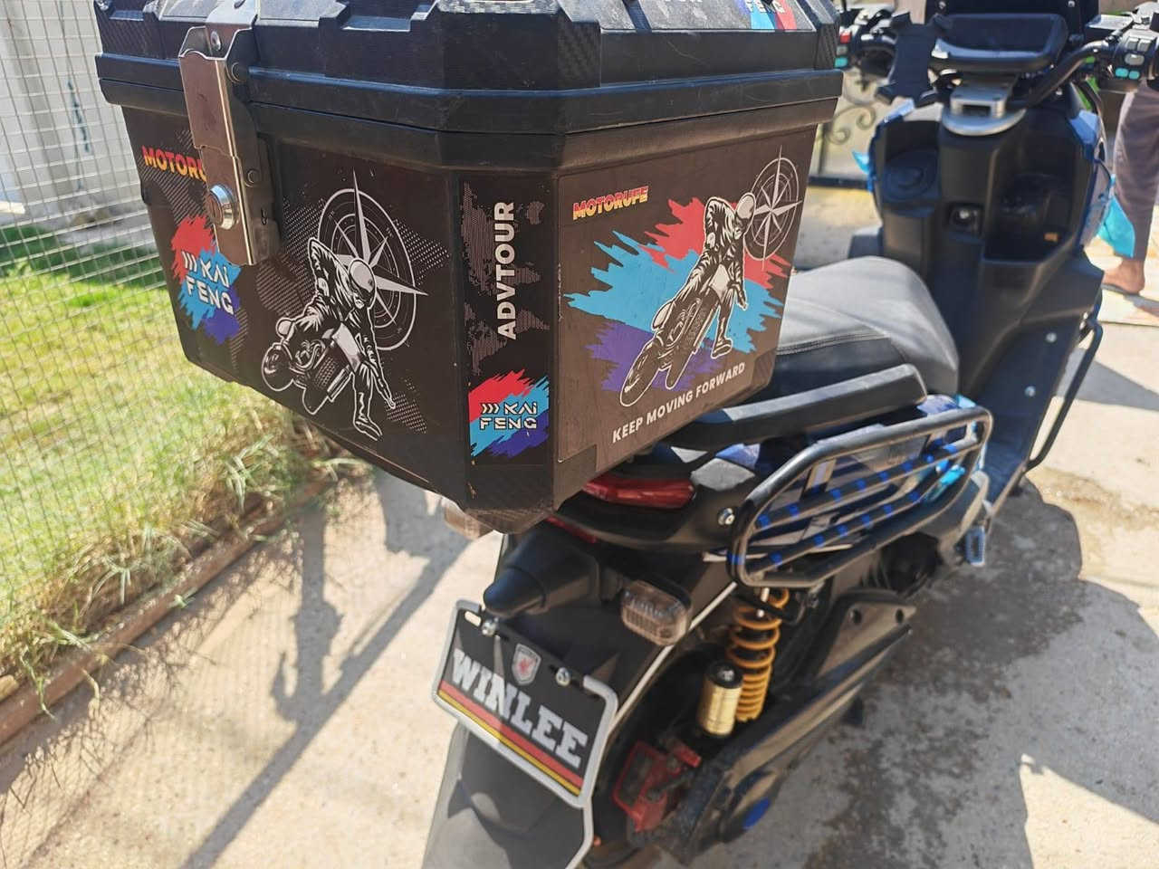 اباجي فول الفول الفول وعل فحص ملف 300 6 بطريات مصطره وعل فحص حيل سريع وقوي زلغ مابي هواي بي موصفات يرجع بك يمشيك بل شحنه الوحده 80 كيلو وكثر 3 سرعات السرعخه مالته 100 كامل مكمل جاهز من كلشي ومكفول من كلشي السعر 900 وبي مجال جماعت 800 مابيع لله يرحم ولديكم وكلكم عله راسي المكان ابو غريب خرنابات هذ رقمي *********** البطريه الوحده38 امبير ولله اجيت بي من الحبانيه لبو غريب خير من لله
