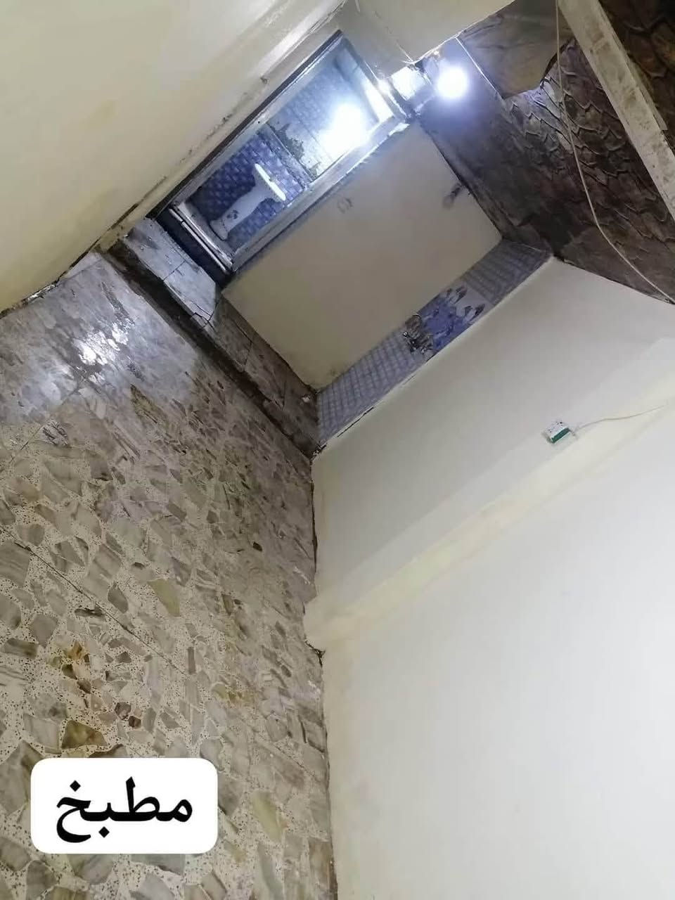 من رخصه الكروب السلام عليكم بيت الإيجار مساحه ١٠٠متر بي غرفتين وحده فوك وحده جوه واستقبال ومطبخ وترك وحمام وسطحين إيجار البيت 550 بي مجال قليل والمنطقه بحي القاهره للاستفسار الرقم *********** موجود خاص
