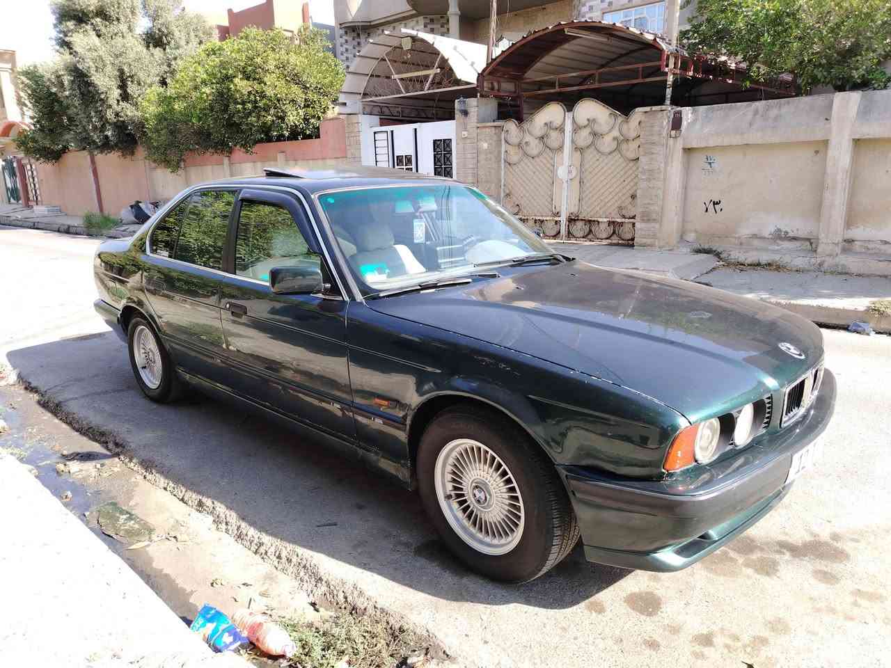 بيع مستعجل  السلام عليكم للبيع بي ام 525 محرك كبس كير توماتيك   موديل 1994 محرك وكير جدد طخم مع طخم تايرات جدد تبريد ثلج وايرمنية كلها شغالا سيارة جاهزة بيها طخة جاملغ الأمامي رقم وهزة وسنوية جدد مباشر تحويل السعر ٤٥ وبيها مجال بسيط ***********
