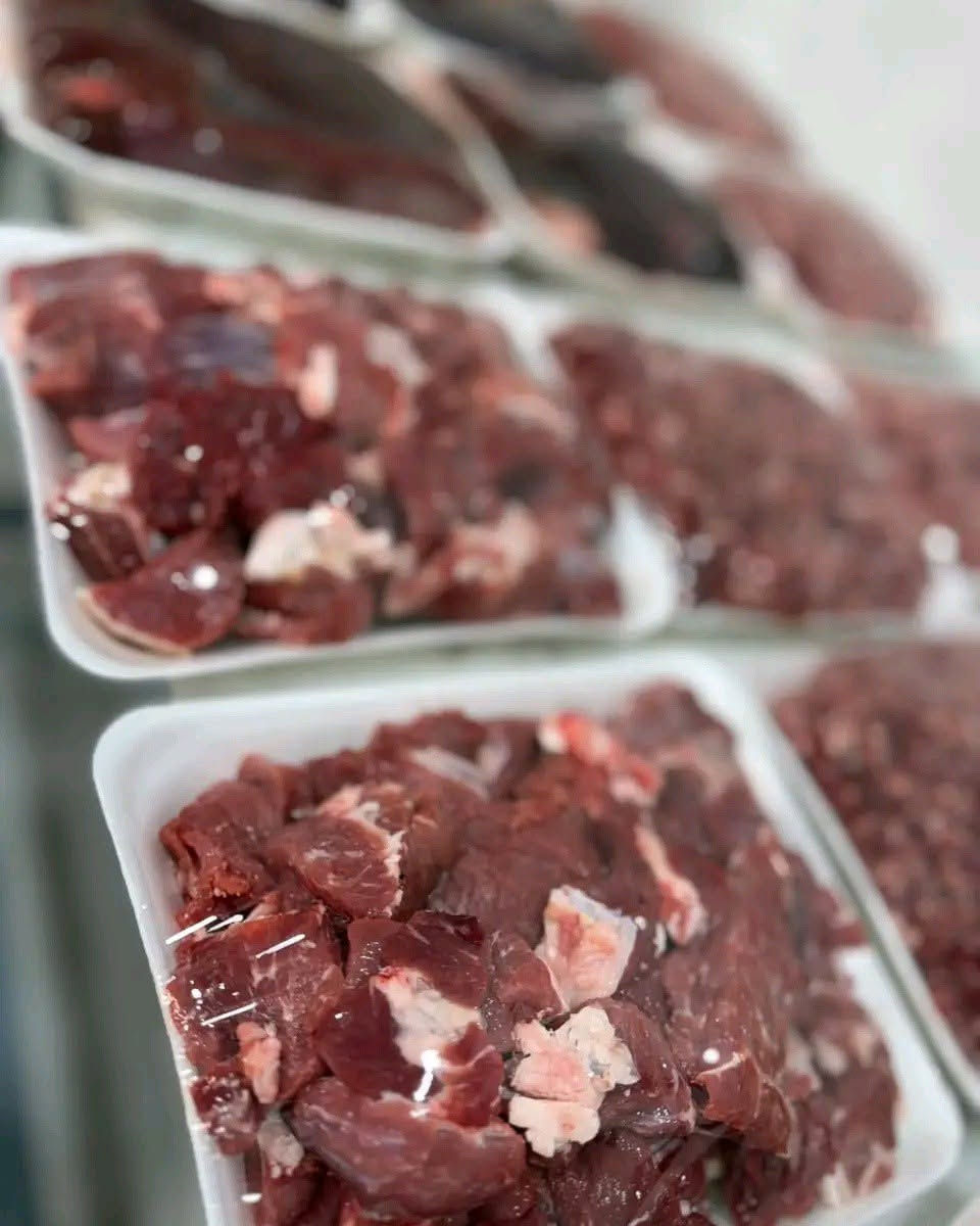 🥩✨ لأن الجودة تبدأ من المصدر... إحنا نوفرلكم أفضل أنواع اللحوم الطازجة يوميًا.
🐔 دجاج طازج ومتبل جاهز للطبخ
🥩 لحم بقري طازج مختار بعناية
🍖 تشكيلة متنوعة تناسب كل الأذواق
نهتم بالنظافة، والطزاجة، والجودة حتى يوصلكم أحسن طعم بكل مرة. 

نوصل طلبكم لباب المنزل 🛵

***********
***********
📍عنوان مطعمنا ـ بغداد ـ السيدية ـ الضباط بعد جامع الأقصى
📍 زورونا وشوفوا الفرق بنفسكم... الجودة تبين من أول نظرة، والطعم يحچي عن نفسه. 🌿🥩
