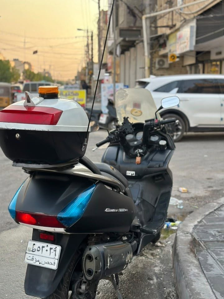 ام عليكم سلفر ونج 400دراجه نضيفه دراجه مغلفه اسود طافي دراجه لون ابيض مثل ماشوف بعينك  
سعر خاص مكاني بغداد طوبجي وال مو شراي لا تعبني 
هذه رقمي ***********فقط وتساب او نتصال
