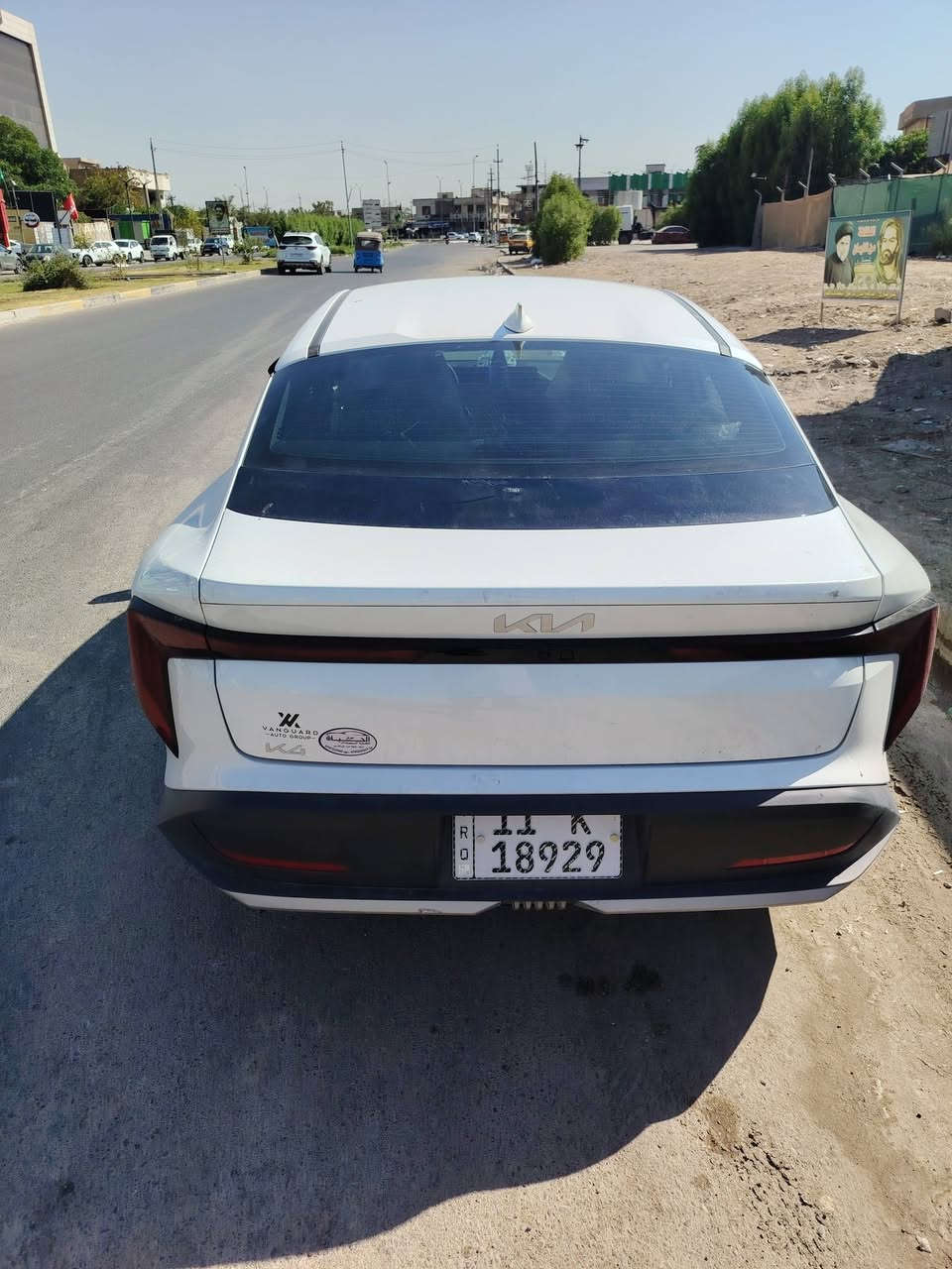 السلام عليكم سيارة كي فور مديل 2025 سيارة نص فول عارضها ١٨٠  وبيها مجال للشراي مكان بغداد الحبيبيه اتصال ***********
