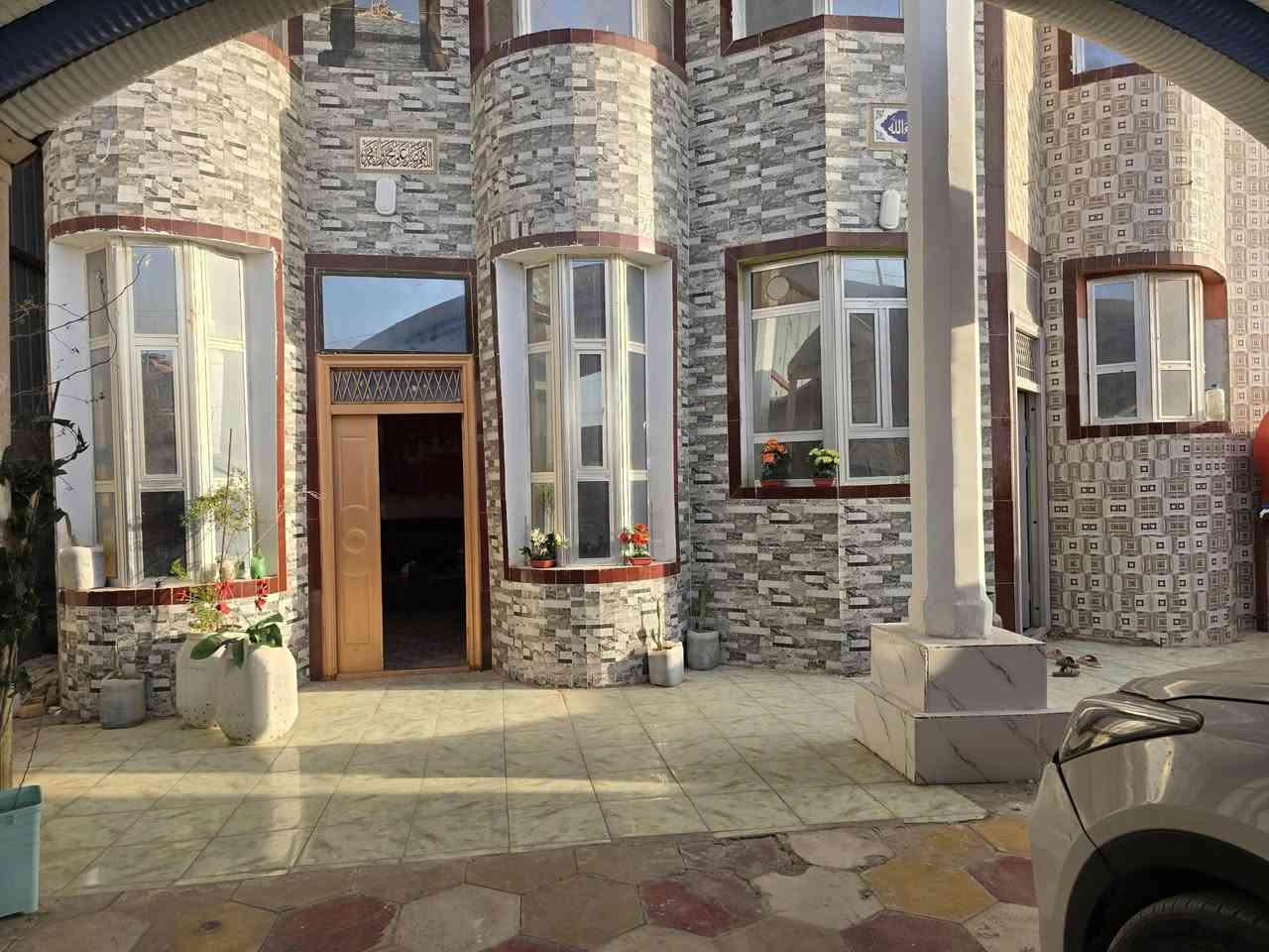 🏡 بيت للبيع – قضاء السوير (مركز القضاء)
🔹 بيت طابقين ركن
🔹 مقابل منتزه
🔹 قريب من:
3 مدارس 
ثانوية بنات و
مدرستين ابتدائية
📐 المساحة:
مساحة الأرض: 330 م²
مساحة البناء: 200 م²
🧱 تفاصيل البناء:
🔸 الطابق الأول:
غرفتين نوم
غرفة ماستر كاملة الخدمات (6 * 4 م²)
غرفة ثانية (5 * 4 م²)
استقبال
مجمع صحيات داخلي
مطبخ
براني بمساحة 7×4 م
مجمع صحيات خارجي
🔸 الطابق الثاني:
3 غرف نوم
غرفة ماستر (6 * 4 م²)
غرفة ثانية (5 * 4 م²)
غرفة ثالثة (7 * 4 م)
استقبال
صحيات
سعر البيع 160مجال بسيط
يرهم مراوس بعقار بالسماوة بيت او قطعة
🏪 مميزات إضافية:
محل خارجي مستقل
وللتواصل مع صاحب البيت مباشر الأتصال على الأرقام التالية ..
***********
***********
