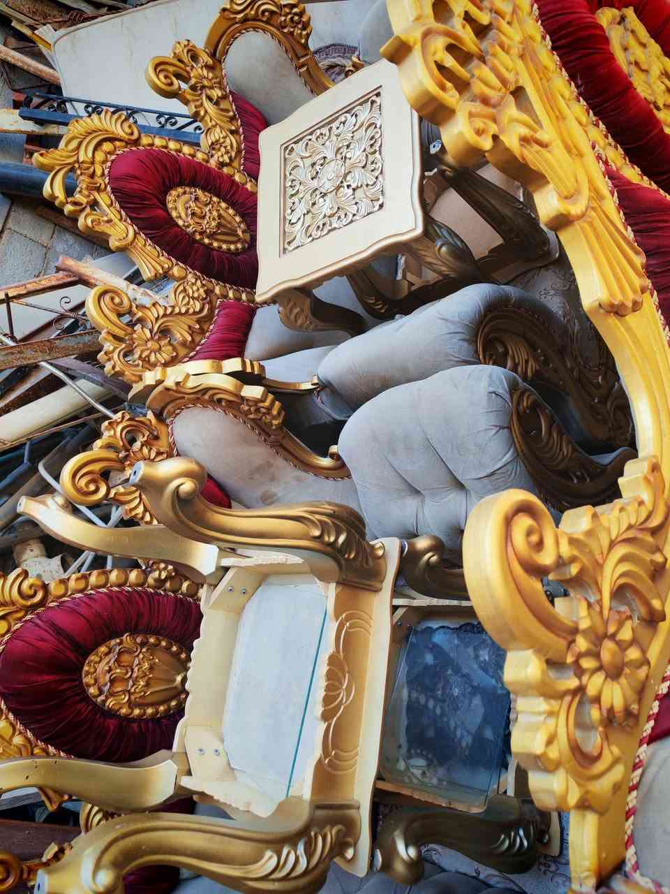 سلام عليكم
تخم قنفات ملكي ١٠ نفرات 

مع ٤ طبلات صغار وطبلة كبيرة 

السعر ٠٠٠ ٧٧٥ ألف 

المكان شارع أحمد الوائلي 

***********
