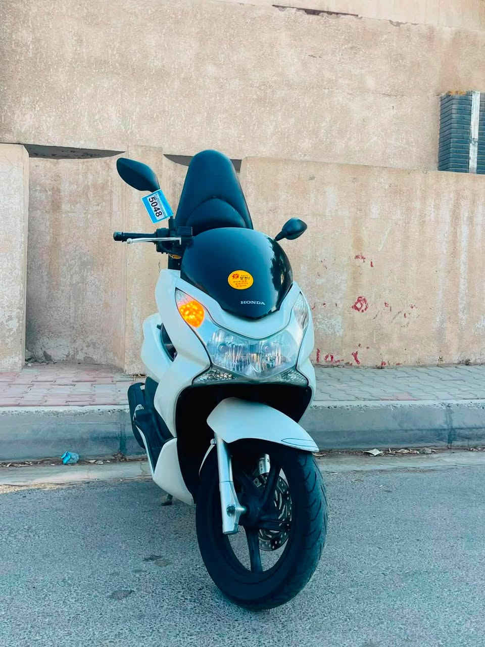 السلام عليكم دراجه pcx جيل الاول ياباني  دراجه مكفوله كفاله عامه مال رمبه حساس ازدحام حساس ستان تتدفئة بل يدات لد أمام لد خلفي مكينه برغي ممفتوح بيه شلعه معدل فول مال جناي دراجه طتتعب تكول جديده على ايدي شرط على فحص الرمبه بيه السعر مليونو500الف العنوان بغداد الكرخ الأتصال على الرقم ***********
