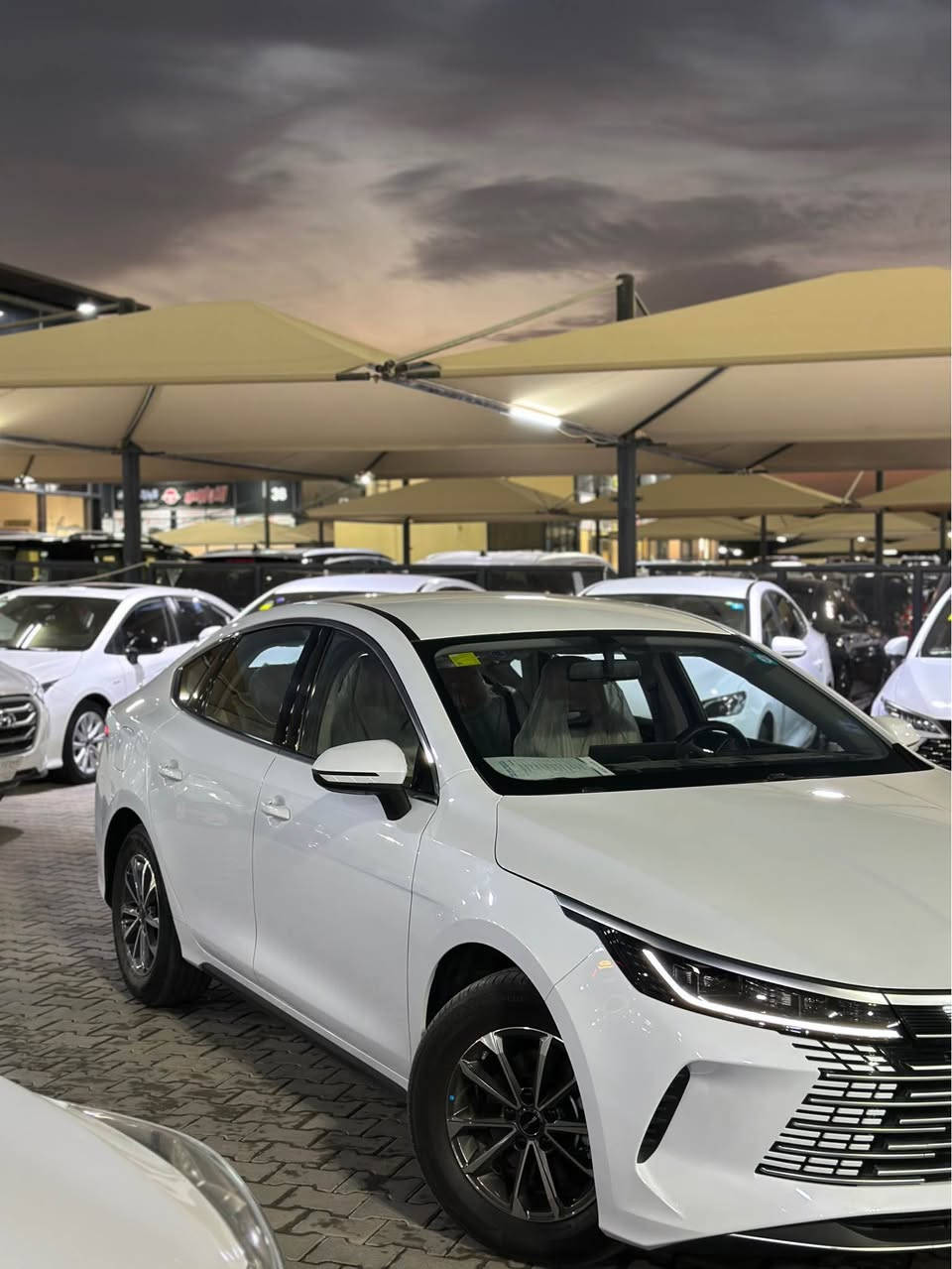 🚘 BYD ديستروير 05 | موديل 2025

✨ المواصفات:
▪️ محرك 1.5 لتر هجين Plug-in Hybrid DM-i
▪️ قير E-CVT أوتوماتيك
▪️ دفع أمامي
▪️ 5 مقاعد
▪️ بطارية Blade من BYD
▪️ شاشة وسطية 12.8 إنچ قابلة للدوران
▪️ شاشة عدادات رقمية
▪️ تكييف أوتوماتيك
▪️ تحكم ستيرن متعدد الوظائف
▪️ دخول وتشغيل بدون مفتاح
▪️ كاميرا خلفية + حساسات خلفية
▪️ ABS + مانع انزلاق + ثبات إلكتروني
▪️ فرامل يد كهربائية + Auto Hold
▪️ إضاءة LED
▪️ بلوتوث وUSB
▪️ جنوط ألمنيوم

📌 الموديل: 2025 
ماشية 5 الف كيلو فقط 
كفالة عامة من كلشي 
💰 السعر: 21,500,000 دينار

📍 كربلاء – مدينة المعارض النموذجية
🏢 معرض الجزائري | رقم 23 
 
للاستفسار والطلب الاتصال ***********
#معارض #كربلاء #بيع #شراء #السيارات كربلاء, العراق
