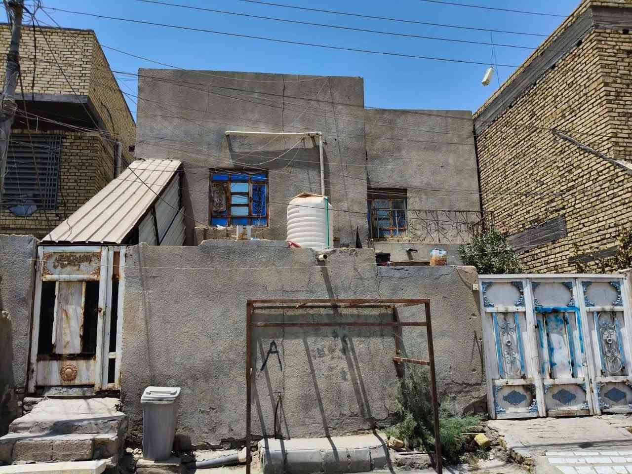 يوجد لدينا دار سكن للبيع ٢٠٠م طابقين شقه معزولة حي الشهداء قرب مدرسة غزوة حنين شارع ابو صادق الوكيل السعر ١٥٠مليون مع المجال للاستفسار الاتصال على الرقم ***********
