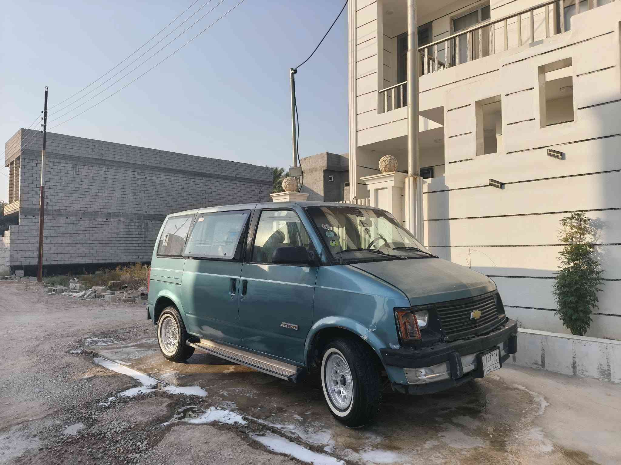 فان استرو موديل ٩٤ كير مكينة جدد بلاد تخم تاير كهربائيات كلها شغالة داخلها مدوشم بيها نواقص بسيطة رقم كركوك سنوية ساقطة وشرط التحويل السعر ٢٧ وبيها مجال للشراي بيع او مراوس بسيارة اكبر لان عندي خط مكاني ديالى بعقوبة ***********
