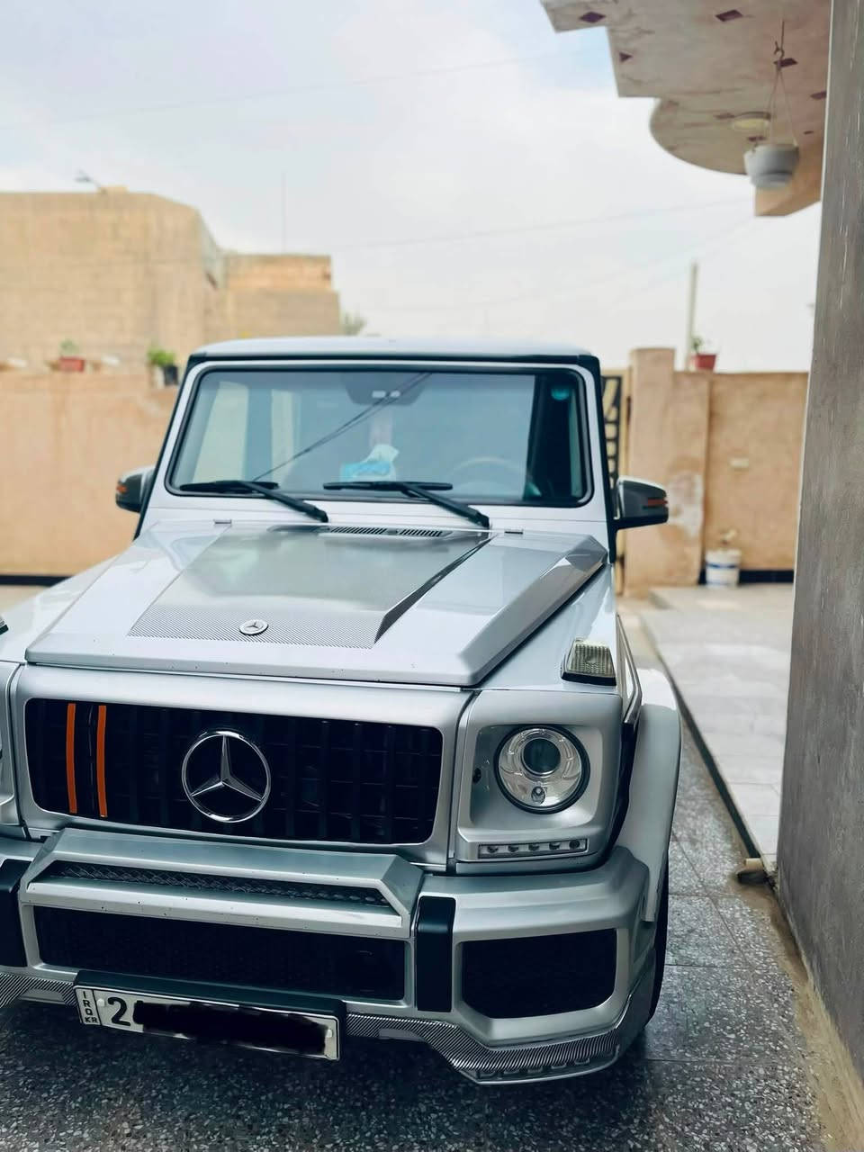 السلام عليكم للبيع جي كلاس موديل ٨ بلاد يعني بدون تحديث محرك ٥٠٠ المرغوب
كفاله عامه السياره مكفوله حتى من الشخط 

السياره فول موصفات معروفه

عليها حداديه جديده  ونضيفه بمعنى الكلمه السياره

عليها ادامه بلكات جديد نوزلات جديد مجاول جديد .

بيها صوت كزوز بلاد مرعب 

تخم تاير جديد عليها

بالمناسبه السياره كلشي عليها بلاد يعني على وضع الشركه بلاديه ماملعوب بيها السياره بدون تحديث بلاد وماناقصها برغي 

وإخوان هاي السياره لاتقارنها بذني الي محدثيهن وملزكيهن بشيخ عمر السياره نضيفه جدا وأحلى من الصور وحاليا انضف ٨ موجوده هاي

السياره شماليه بسمنا تحويل ثاني يوم وسعرها بلاش معروضه جوه سعر السوك 

اي ستفسار اتصل وبخدمتك اني او ادخل خاص ***********
