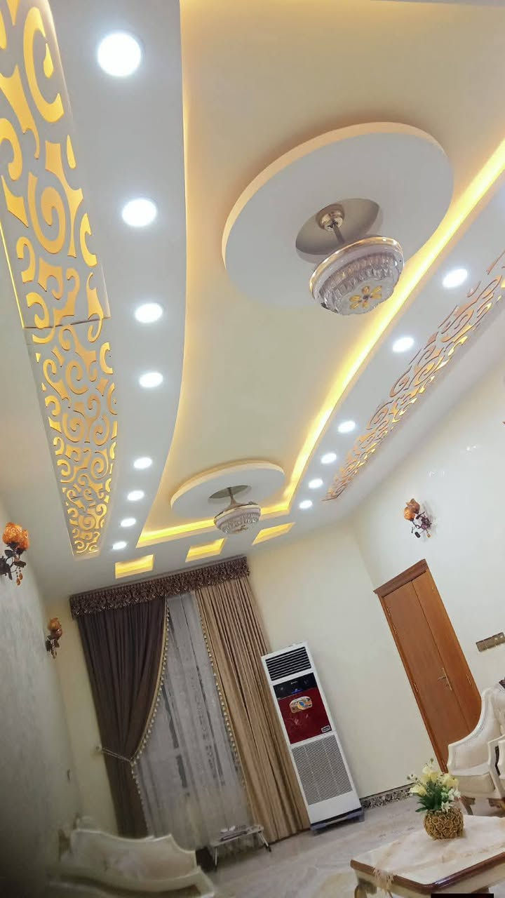 🏡  دار سكـن للبيـع
📍 الموقع: حي الجوادين – مقابل الضغط العالي قريب من شارع 30
📐 المساحة: 285 متر مربع
واجهة البيت 12.5
مواصفات الدار:  طابقين بناء حديث كونكريت مسلح سقوف جبس بورد وسقوف ثانوية 
أرضية الطابق الارضي مرمر والطابق الثاني بورسلين
 استقبال كبير 
7 غرف
مطبخ
3 صالات 
صحيات داخلية 4 وخارجية 1
كراج

📞 للاستفسار والتواصل يرجى الاتصال على الرقم: 
 ‏‪***********‬‏
***********
