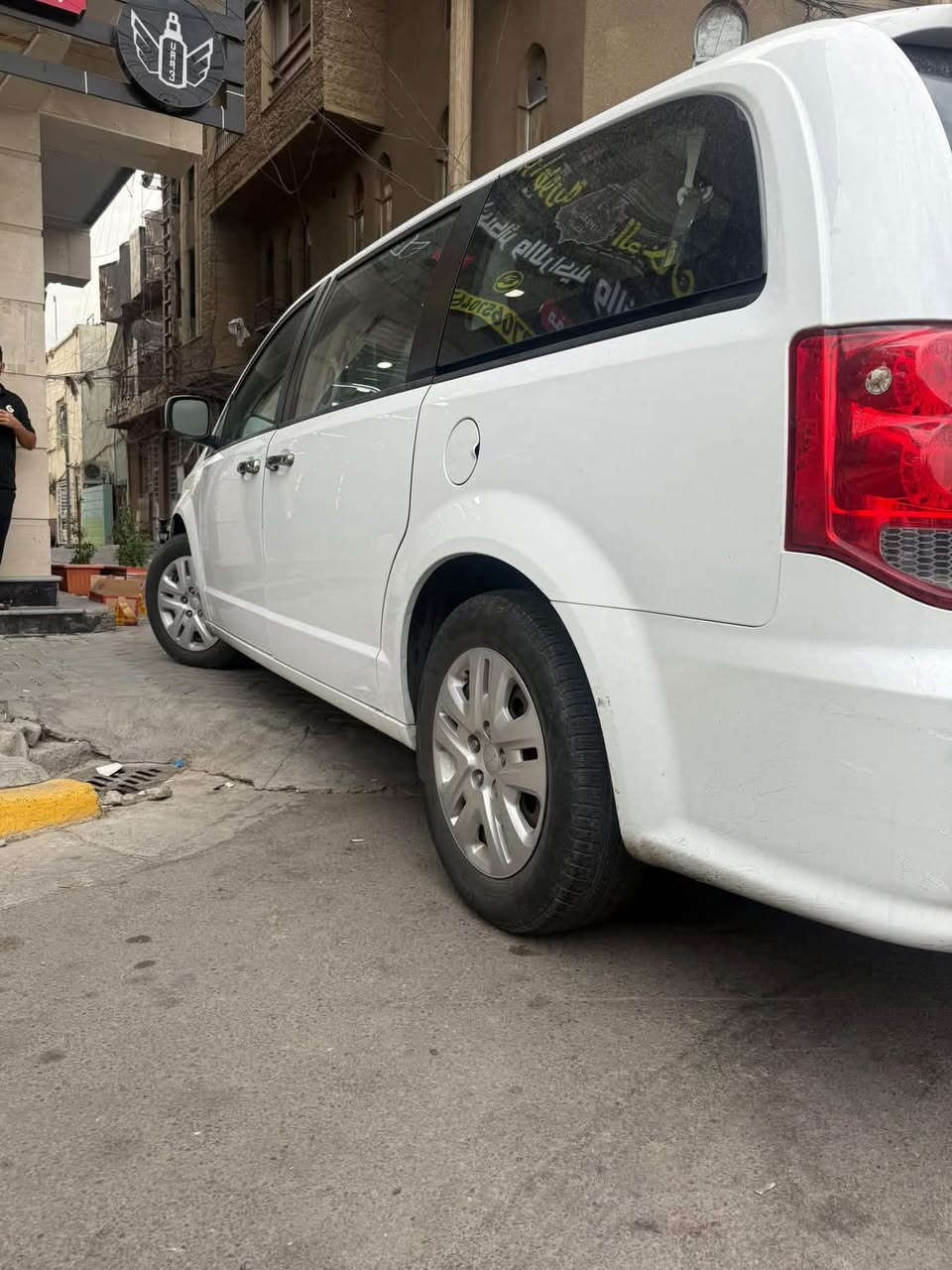 دوج كرفان 2019 ماشيه 75 بيه جاملغين وشويه بلباب صبغ بدون دواخل ٣ قطع تبريد كراس سياحي منفصل عبايتي رقمه بغداد الجديد عنواني الاعظميه وهذا رقمي *********** بغداد, العراق

نص مكتوب في الصور:
- DODGE Grand Caravan 2019 بحالة ممتازة محرك 3.6 لتر V6 قوي وموثوق جير أوتوماتيك سلس و مريح 7 ركاب واسعة ومريحة مكيف قوي بارد جدا فحص كامل لا تحتاج لأي مصاريف موقع المعرض بغداد للاستفسار والاتصال ممكن تواصل عالخاص سيارة عائلية .. عملية ومريحة