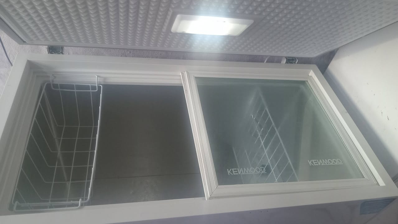 مجمده نضيفه حيل السعر ٣٥٠ العنوان بغداد البياع تقاطع درويش ***********

