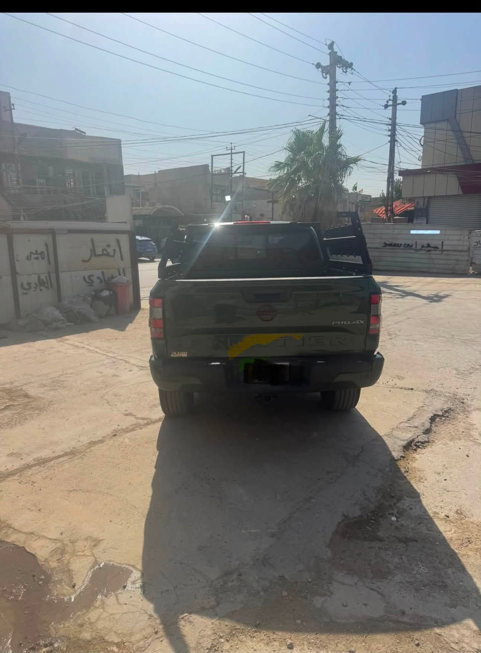 للبيع – Nissan Frontier PRO-4X موديل 2023 🇺🇸🔥

📍 رقم بغداد رقم مميز 

💰 السعر: 23,000 دولار (قابل للتفاوض بالحدود المعقولة)

أعلى فئة PRO-4X بمحرك 3.8 لتر V6 (6 سلندر) بقوة 310 حصان مع جير أوتوماتيك 9 سرعات ودبل ثقيل (4×4). 

مواصفات السيارة والإضافات:
✅ وارد أمريكي.
✅ الضرر السابق كان في الباب الخلفي والصندوق الخلفي فقط، وتم تبديل القطع بقطع كاملة. اصليه 
✅ مركب عليها كت ترفيع احترافي كامل (صدر) يرفع السيارة تقريبًا شبر عن ارتفاع الوكالة. مع العلم الصدر القديم موجود اذا تحب ترجعه على البلادي 
✅ مساعدات وقطع ترفيع كاملة.
✅ درع أمامي (Bull Bar).
✅ قفص خلفي خاص للتخييم وحمل المعدات (Bed Rack).
✅ شكل هجومي ومميز، جاهزة للبر والرحلات والتخييم.

السيارة قوية جدًا، وثباتها ممتاز، وتعتبر من أفضل فئات الـ Frontier PRO-4X لعشاق الطرق الوعرة والاستخدام اليومي.

📍 الموقع: بغداد حي الاعلام 
📞 للاستفسار والمعاينة: على الخاص أو الاتصال ***********
