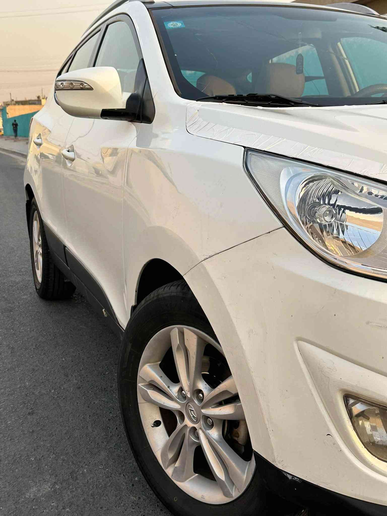 السلام عليكم توسان موديل 2010 مكفولة بدون صبغ مكينة وكير مامفتوحات المكان بغداد مدينة الصدر 
السعر 119 وبيها مجال 
رقم الهاتف ***********

