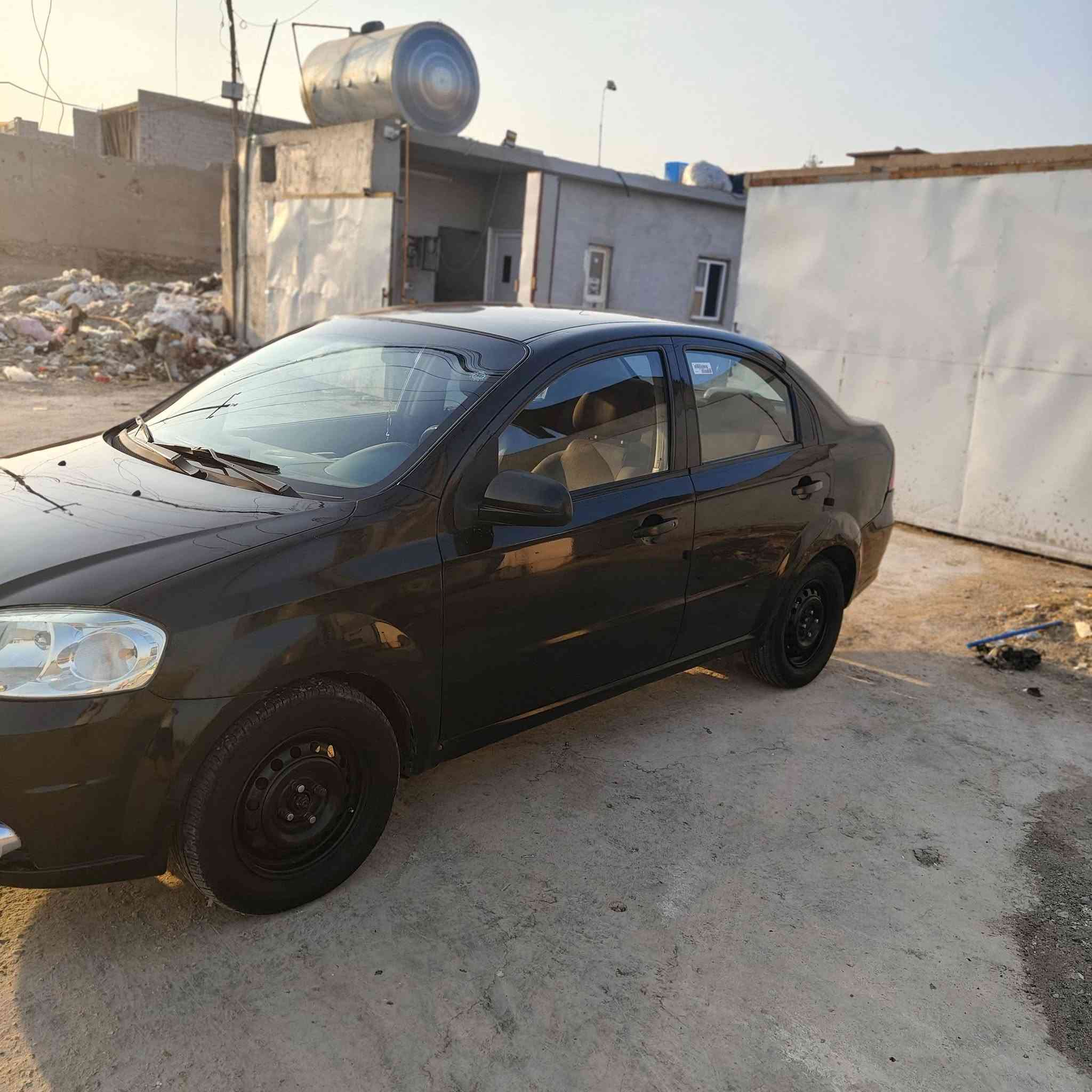 سلام  عليكم للبيع، أفيو 2008، سنوية لـ 31 ورقم مبدل. السيارة بيها باب وشامل لاخ بس صبغ فقط، وتبريد، محرك، كلوبات، وتواير كله جديد. سياره باسمي  و سياره كوري 
رقم ***********
السعر 53
