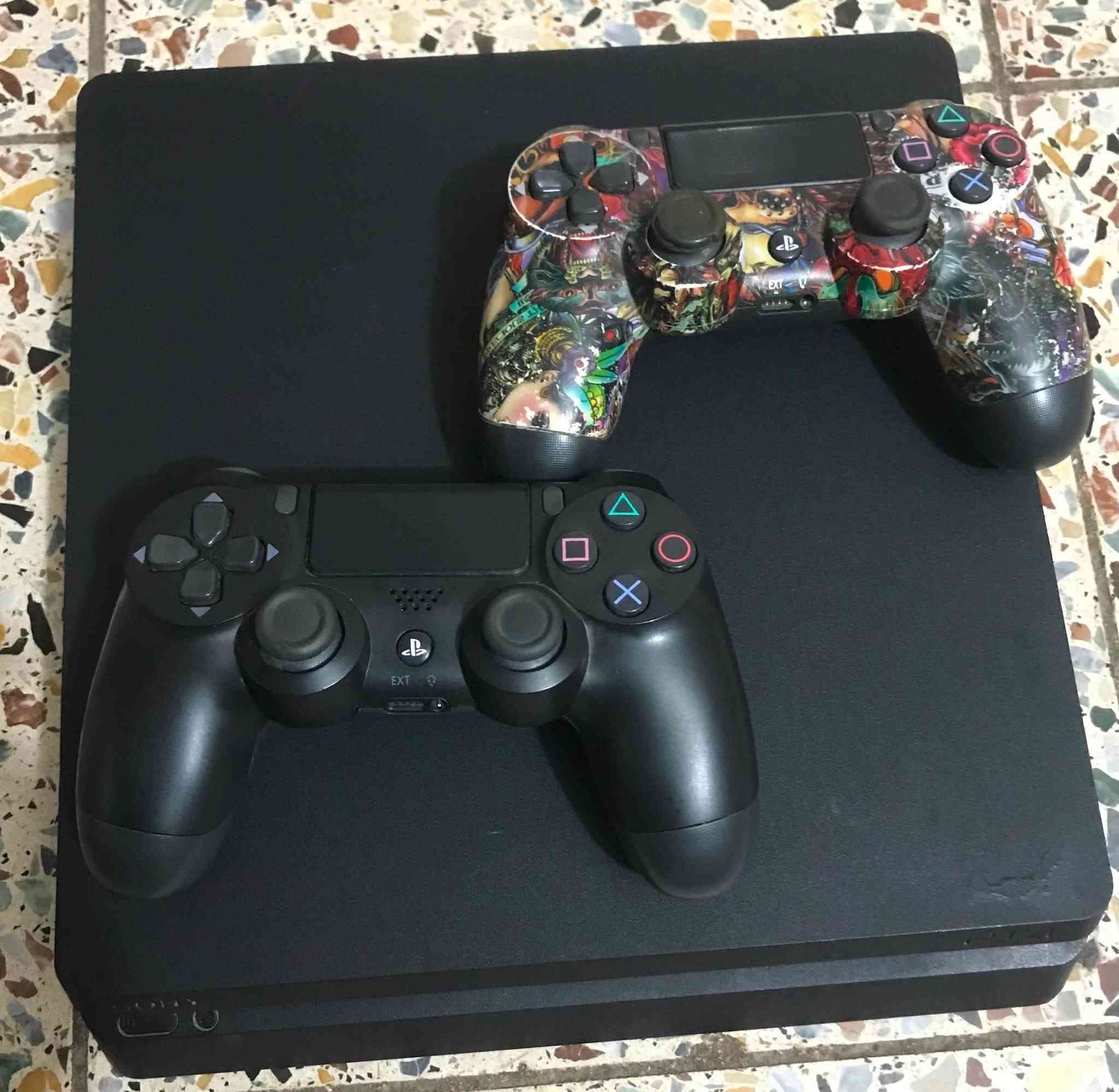 PS4 slim
بلادي لوك ستيكر نظيف جدا
مهكر نظام ١٣.٠٠ جدا مستقر 
500GB
الملحقات 
واير كهرباء، HD واير شحن
ألعابه 
Pes21
Pes26 نسخة كأس العالم
Gta5
Need for speed
Crash
Pes2007
Spaederman
Resentevel 4
جوستك عدد اثنين اصلي وتجاري التجاري يرادلها شريط بألف مارايح لباب الشرجي لذلك ممسويها شرط شريط اذا ماصلحت تاخذ البلي بلاش😅
المكان بغداد رصافة
***********
السعر٣١٠ بيه مجال بسيط
