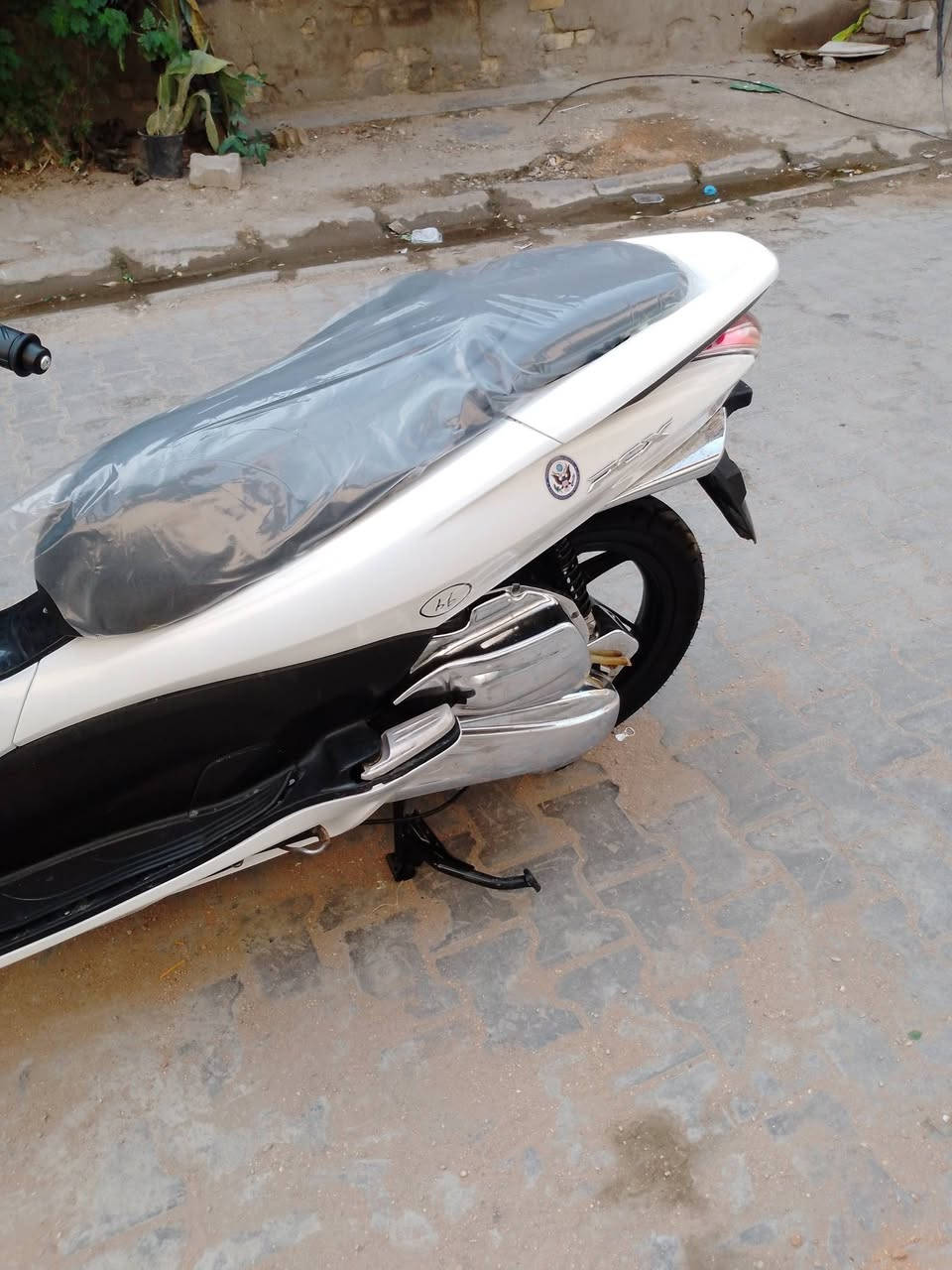 PCX جيل اول • ياباني • ابيض