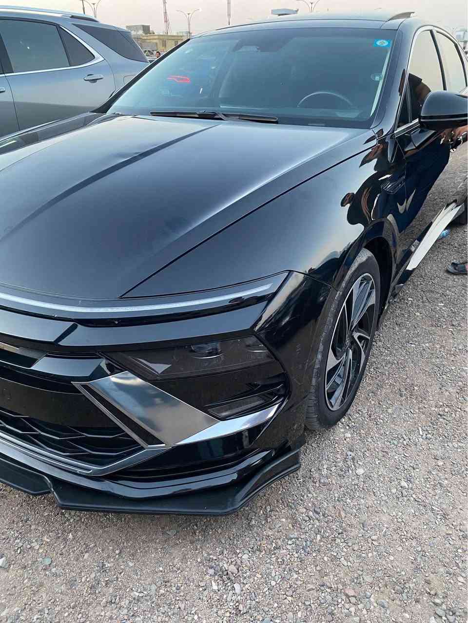 السلام عليكم هيونداي سوناتا وارد امريكي موديل 24 
رقم بغداد شهداء  وكاله ضرر مدكر فقط مع الدعامية 
ماشيه 25 ميل مع صور الضرر والسونار
مكتن بصرة مطيحه 
السعر 185 وييها مجال بيع او مراوس حسب القناعه
*********** البصرة, العراق
