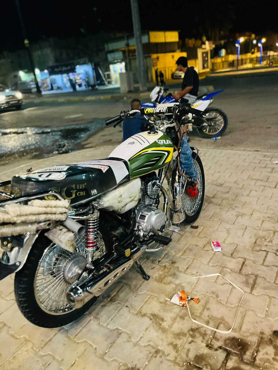 السلام عليكم موطور 25لون زيتوني موطور مامفتوح شرط وضع شركه كلشي شغال لايت اشاير نشرات كلشي شغال السعر خاص مكاني صلاح الدين الشرقاط رقم الهاتف ***********
