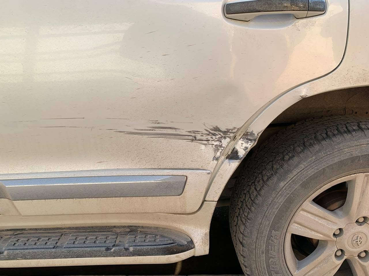 سيارة تويوتا لاندكروز GX R جكسار ثمانيه سلندر 8V  موديل 2014  بريمي فول مواصفات
السيارة ابيض صدفي رقم بغداد مشروع وطني ( باسمي ) تحويل مباشر
  
السياره نظيفة وجاهزة من كلشي تخم تايرات جديده ومكان السيارة مجمع الجوهرة السكني 

والجاد بالشراء يتفضل  يتصل ***********
 بي واتساب وبالخير مقدما الي ياخذها 

كفاله عامه فقط الضرر الموجود في الصورة 
معمر وكامل 

المواصفات : 

١- جكسار GX R  بريمي لون السيارة ابيض صدفي

٢-  المحرك ٨ سلندر حجم ٤٧٠٠  المرغوب

٣- بصمة تشغيل عن بعد 

٤- بصمة فتح وغلق الابواب

٥- كراسي جلد - دوشمة ٢٠٢٥

٦- فتحة بالسقف

٧- فور ويل

٨- مقعد السائق كهرباء ٣ دكم

٩- تحكم ستيرن

١٠- كامرة اماميه وخلفيه

١١- حساسات امامي وخلفي

١٢- لدات

١٣- زنون بلادي

١٤-اشارة ترحيب 

١٥- المراية الجانبيه تقلب للاسفل مع الرجوع للخلف

١٦- ثلاجة

١٧- زراكات

١٨- طفايه
