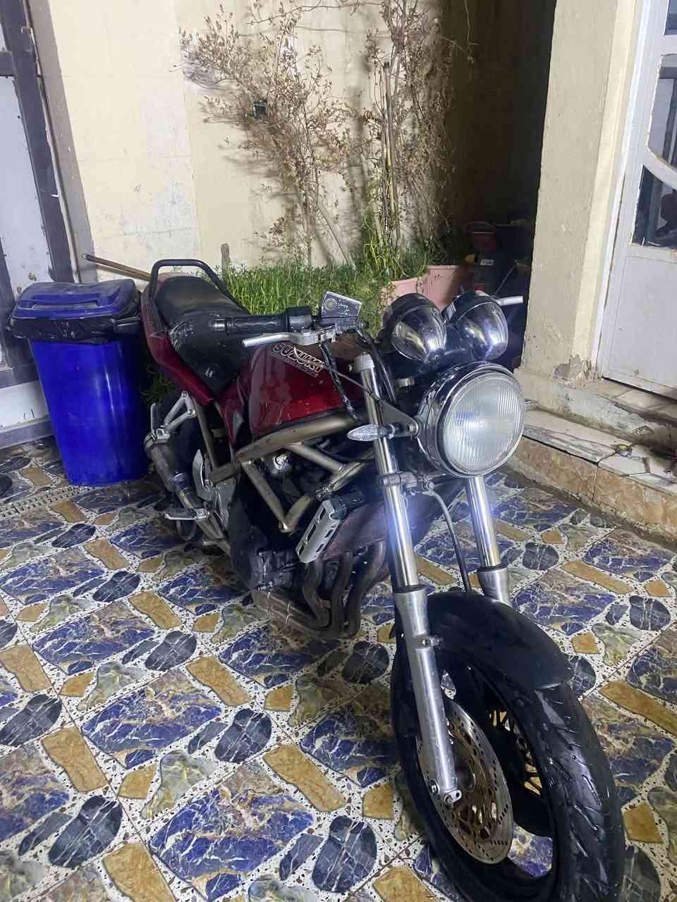 السلام عليكم باندة 400vc مكفولة وشرط جيب فيترية وفحص العنوان دوانية السعر 1و100 هاتف ***********
