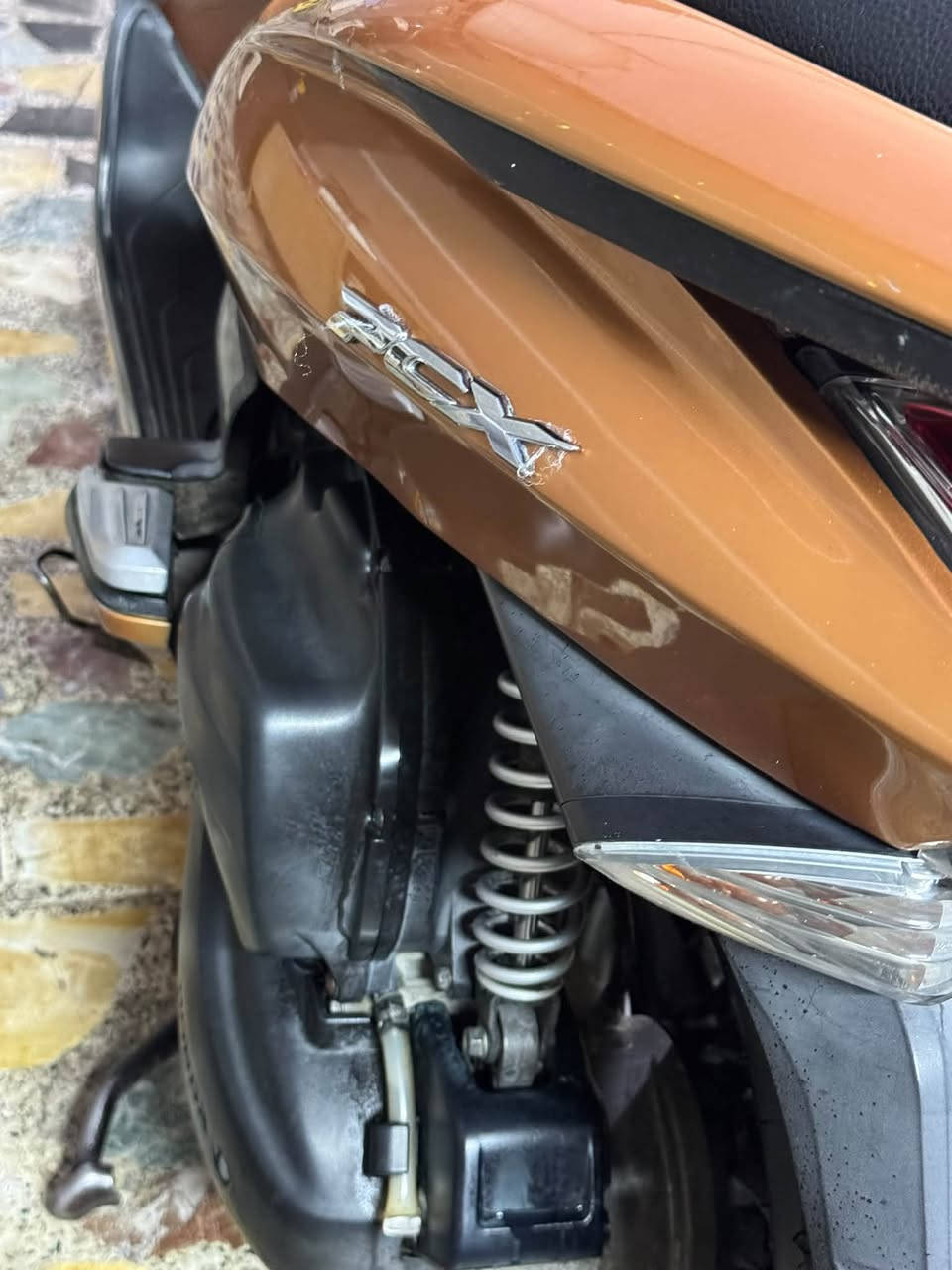 السلام عليكم شباب
Pcx
جيل أول دراجه جديده بمعنه الكلمه لون مميز ماشيه 14الف 
مكاني بغداد 
***********
