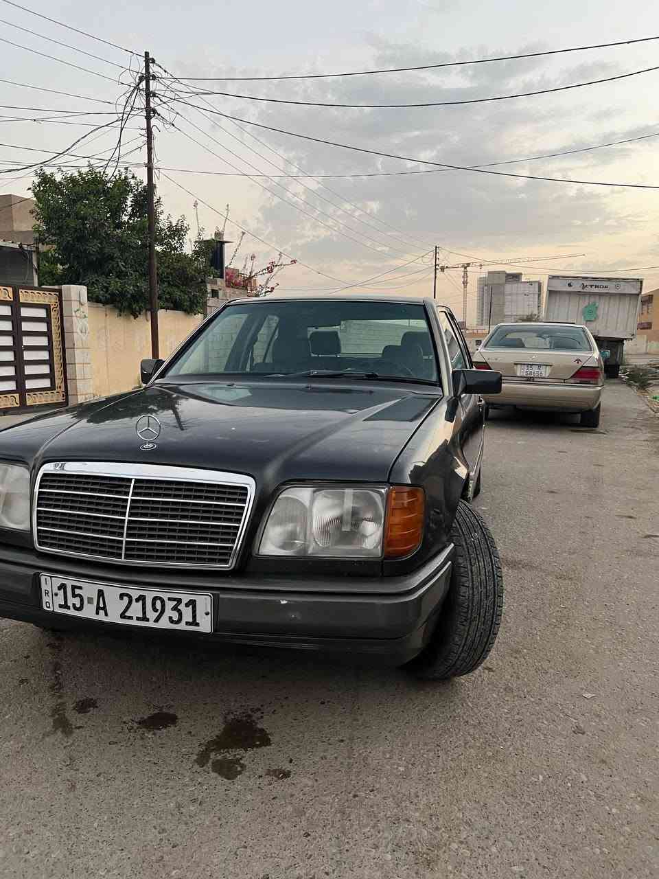 مرسدس دبه 
موديل 92
كير محرك بطه 
تبريد تدفئه شغاله 
رقم انكليزي مشروع وطني 
سعر 62 وبيها مجال 
تواصل ***********
