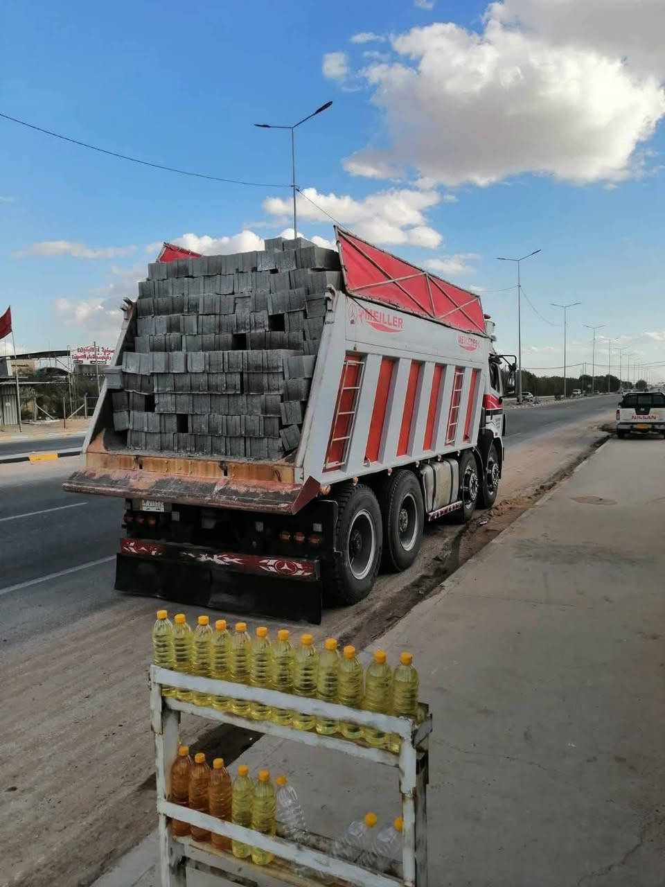 معامل أبو سيف الطفيلي
يتوفر لدينا أفضل أنواع البلوك في العراق
جودة عالية، مقاييس دقيقة، وتحمل ممتاز.
بلوك عملي بالبناء، يعزل بشكل ممتاز، وينطي شغل نظيف ومستقيم.
اختيار مثالي للمنازل والمشاريع،
ومجرّب ومعتمد من قبل آلاف المقاولين والشركات.
نوفر لكم بلوك بقياسين مختلفين وبجودة عالية:
▪️ قياس 20 سم
▪️ قياس 15 سم
🚚 خدمة التوصيل متوفرة إلى:
الحلة – النجف – كربلاء
📞 للتواصل والاستفسار:
***********
***********
