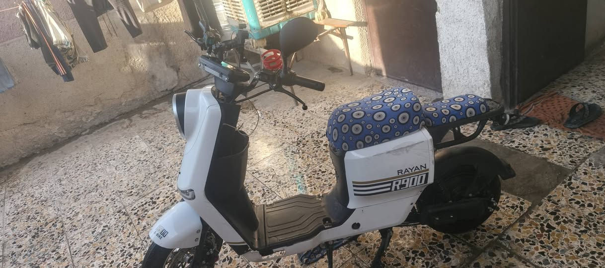 سلام عليكم دراجه شحن للبيع ريان R900  خمس بطاريات ليثيوم الشحنة الوحدة 50كيلو نضام رجوع اله الخلف كهربايات كيله شغاله سويج وبصمه السعر 450وبيه مجال عنواني بغداد حي نصر الاستفسار*********** متواجد وتساب ومخابره
