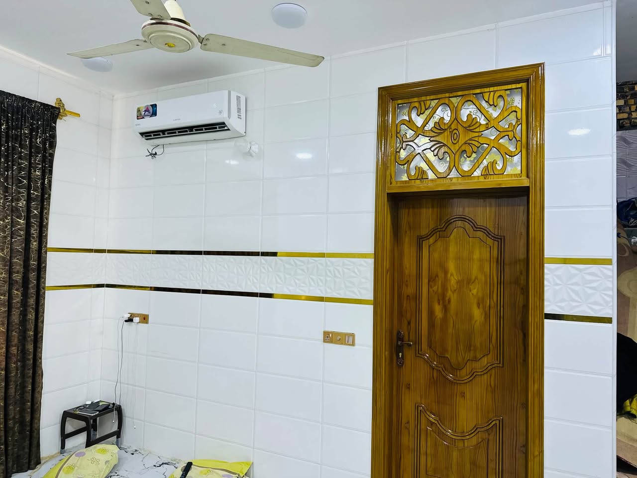 بيت مساحة 140م طابو صرف طابقين
يحتوي على ثلاث غرف نوم صالة مطبخ حار وبارد مجمع صحيات 

البيت بناء حديث صب كونكريت طابوك البيت نظافة فول 

الخدمات كافه متوفرة 

المووقع طويريج/ حي الطنبي قرب شط الهندية مجاور العفجي  

السعر 125 مليون 

للاستفسار ***********
