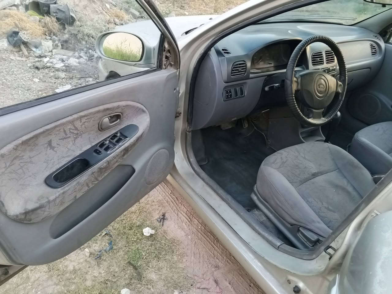 السلام عليكم كيا ريو موديل2000 كير اوتماتيك مكينة1400 دواخل نظيفة والخارج مثل ماتشوف مكينة نظيفة والكير مبدل قبل شهر تقريبأ المشط تعبان يتصلح او يتبدل ماعرف تجي وتشوف بعينك مكاني بغداد
 السعر33 
هذا رقمي***********
