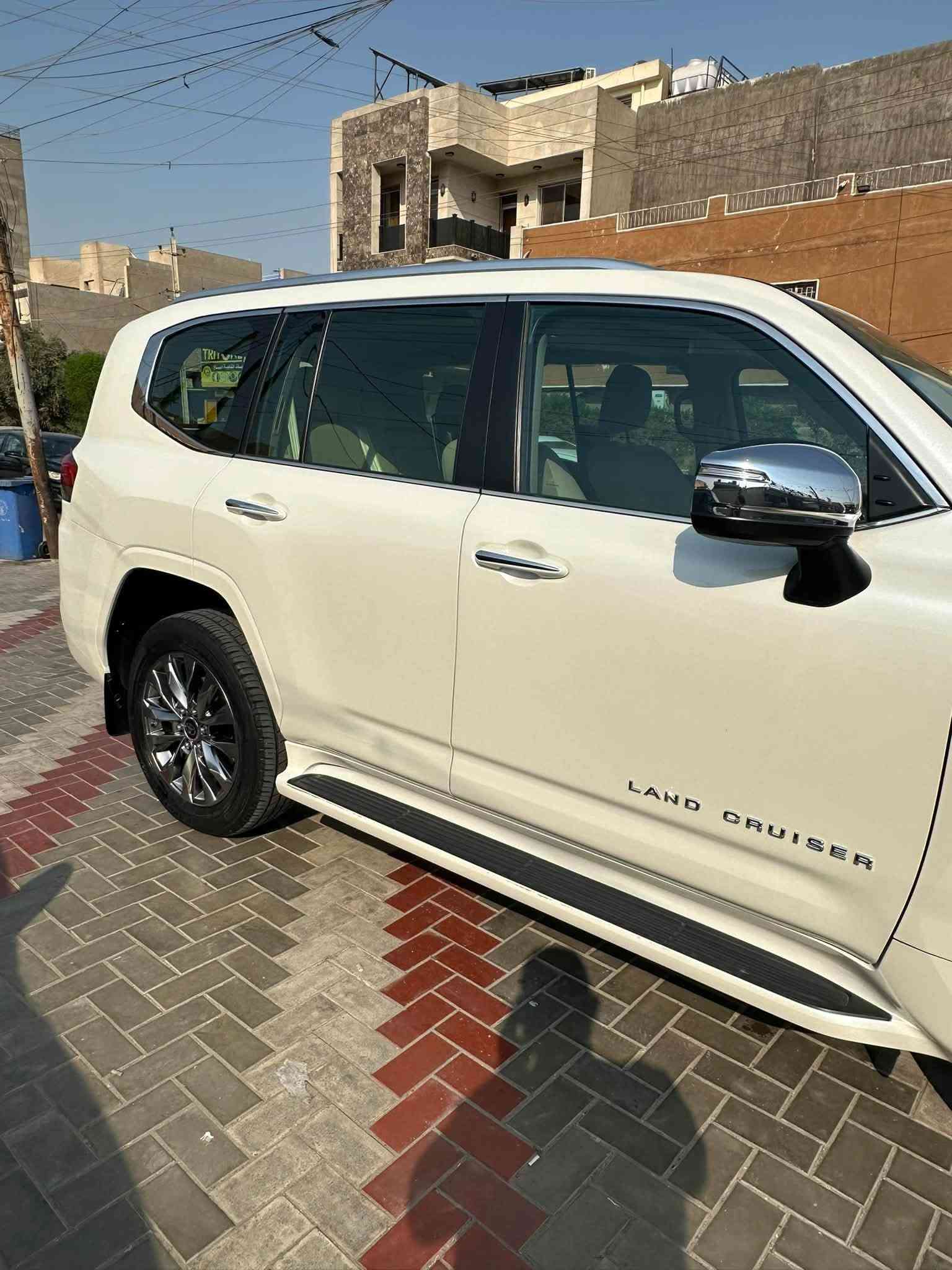 السلام عليكم 
تويوتا لاندكروز 2023

VX تون تيربو 
محرك 3500 
محرك مكفول بلادي 

ضمان شركه ساز

السياره ماشيه 28 الف مكفوله كفاله عامه من كلشي بدون اي ملاحظه

مغلفه ppf اصلي وبيه درع للجامه الاماميه وعازل للجام

السياره كل صيانته بالشركه 

بصمه وتشغيل عن بعد
سلايد
كراسي كهرباء وخزن ميموري الكراسي الاماميه تبريد وتدفئه والخلفيه تبريد
رادار امامي 
لايت عدسات واشاره متحركه
نظام صوتي jbl
شاشه جبيره اصليه
ستيرن كهرباء
جنطه كهرباء
حساس امامي  خلفي
كراسي الخلفيه كهرباء
هندبريك كهرباء

بعد بيه مواصفات هواي

السياره رقم بغداد باسمي تحويل ثاني يوم

مكان السياره بغداد المنصور

***********
