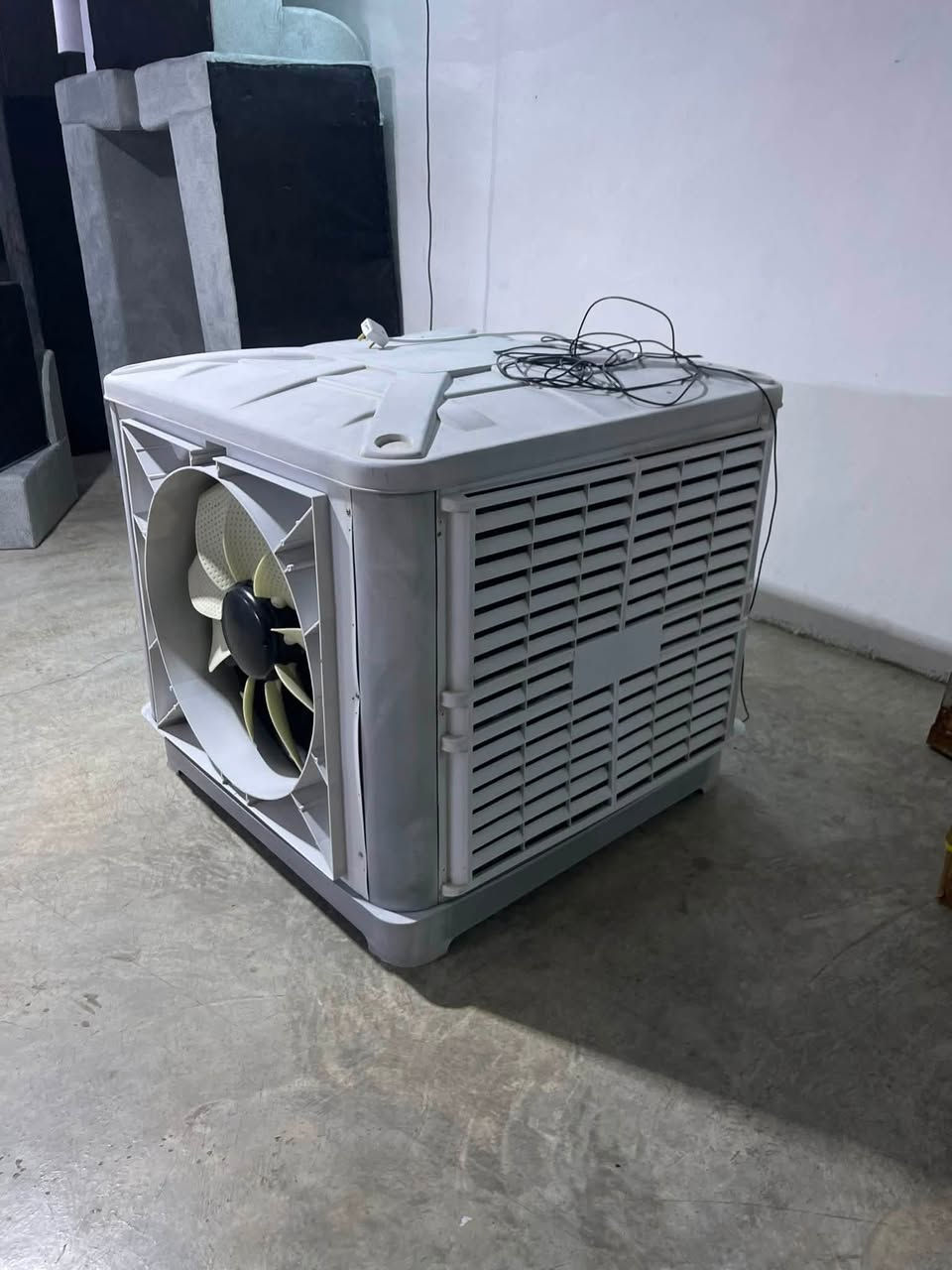 حەجمی 18هەزار
زۆر بە پاکو خاوێنی ماوەتەوە
دەست کاری ئەقڵو ماتۆڕی شتی 
هیچ نەکراوە وەک خۆی ماوەتەوە 
پاکی 120دەرەجەیە ژم***********
