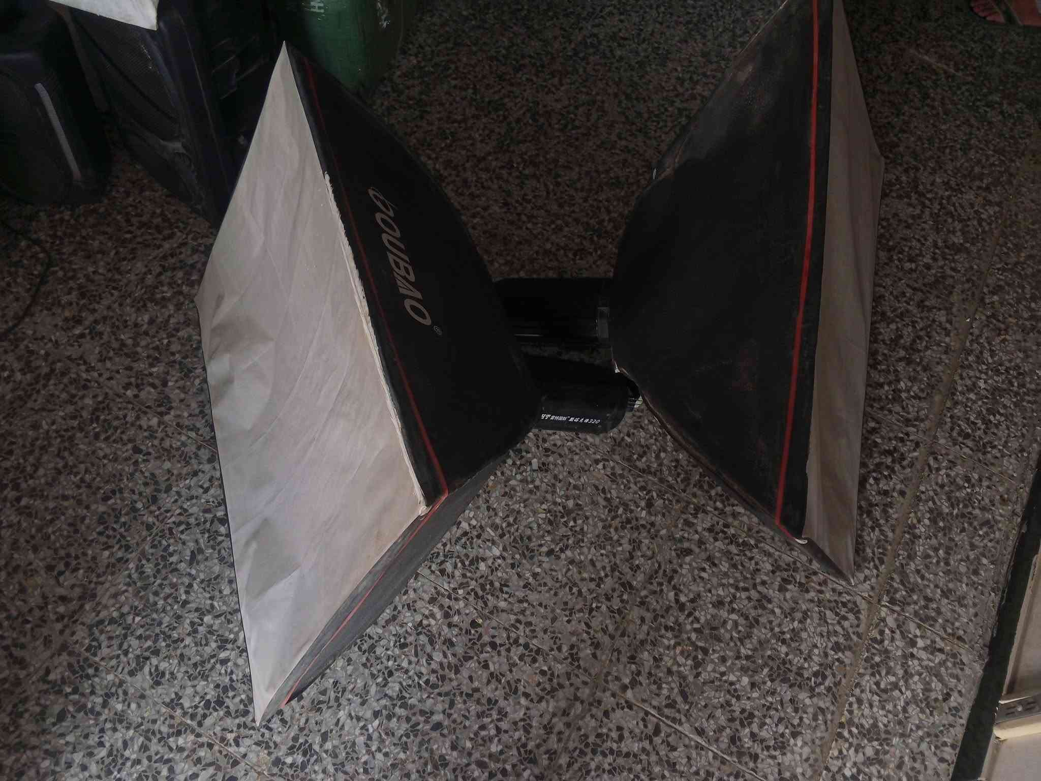 نيكون D40 • اضاءة ستديو • معدات ستديو