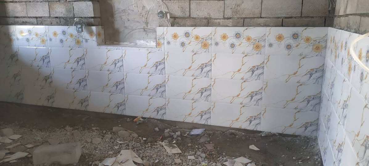 السلام وعليكم 
اسطه سراميك جدران وارضيه كاشي بورسلين وبايات درج شغل داخل الموصل هذا رقمي بي واتساب ***********
