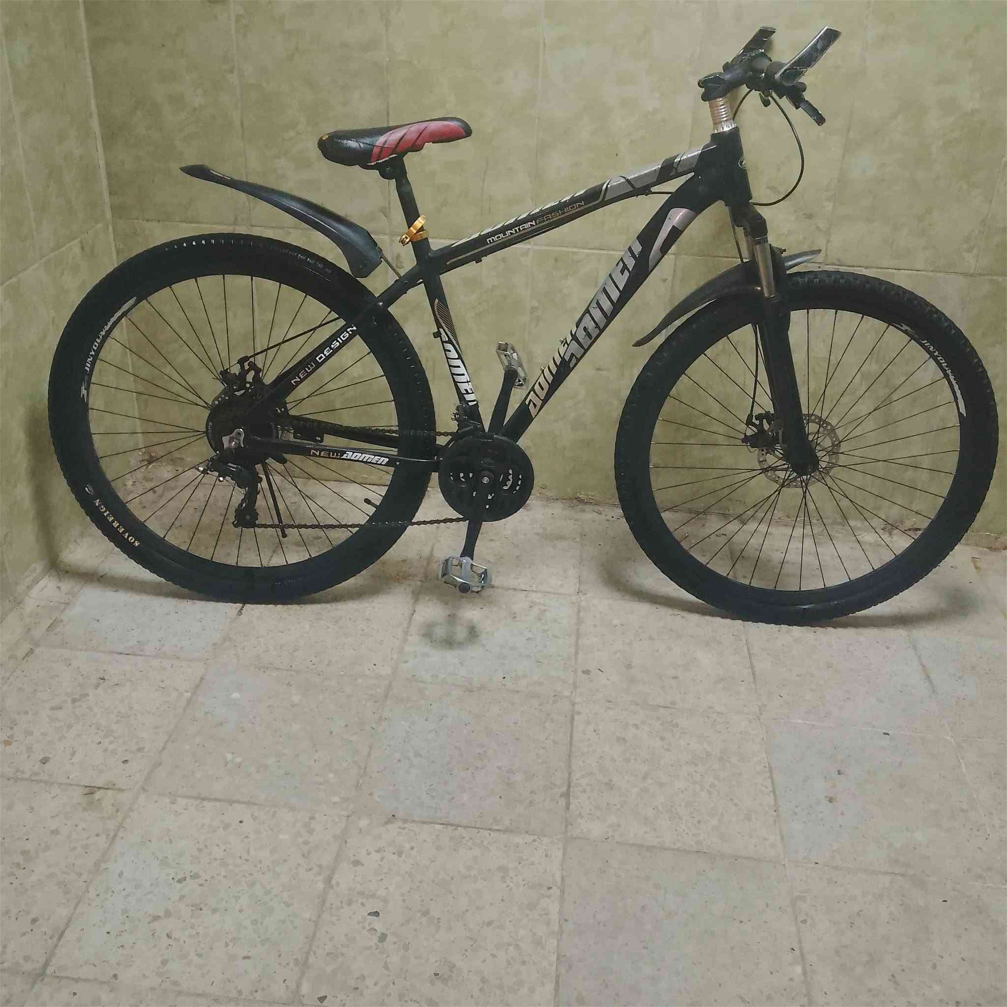 السلام عليكم بايسكل للبيع المنيوم حجم 29 سعر 130 وبي مجال العنوان بغداد مدينه الصدر رقم الهاتف ***********
