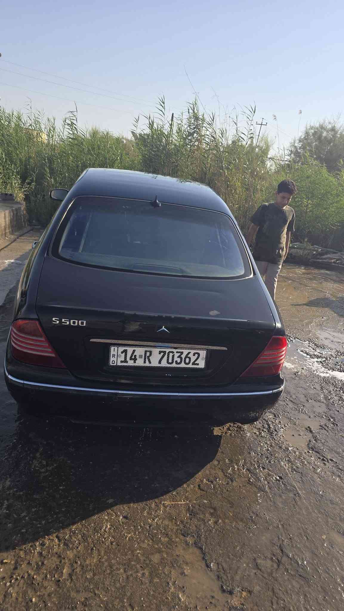 السلام عليكم
 S500 ;;2003رقم بصره 
انكليزي  معروفه مواصفاته ال500 رئاسي 
السيارة خير من الله بس عوزه كم شغله بل كماليات 
السعر ١٢٥ 
واذا اكو مراوس  مكان السيارة الديوانيه  ***********
