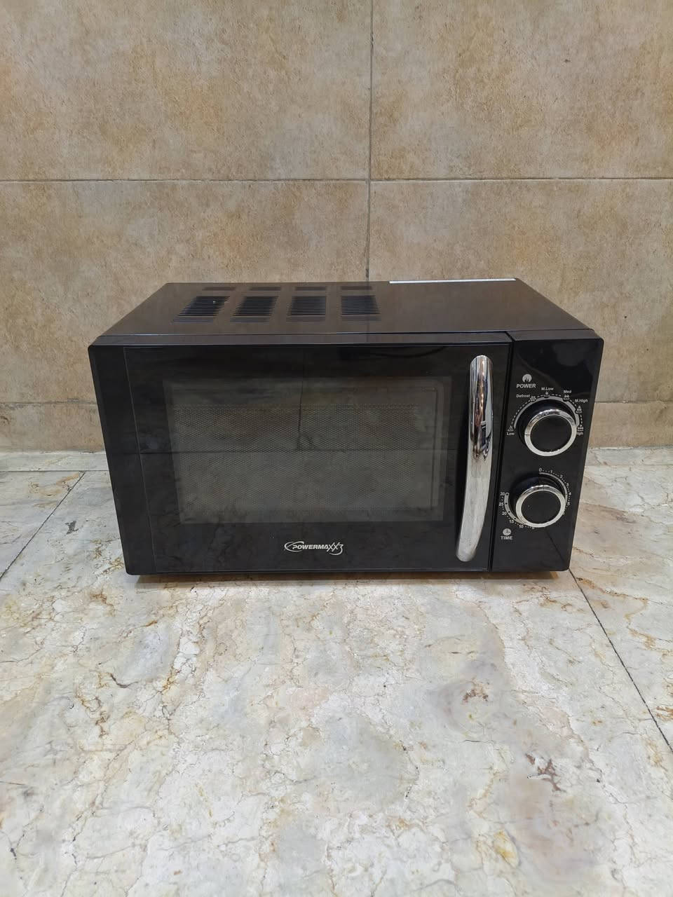 مكنسة كهربائية • بدون تفاصيل
