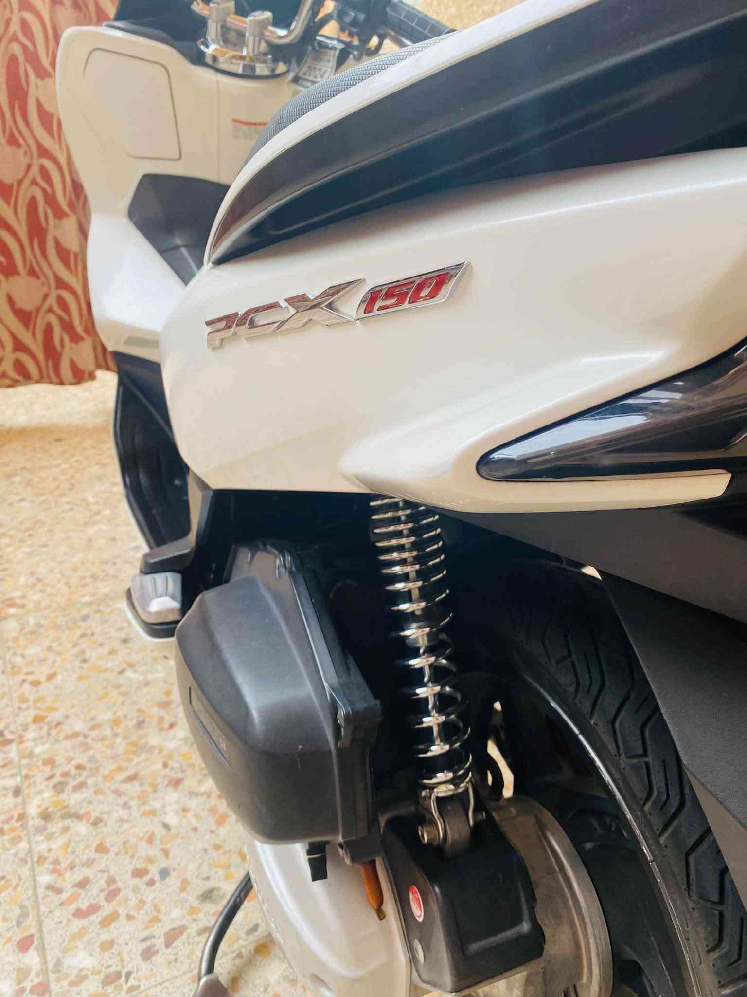 السلام عليكم Pcx150
جيل الثاني ياباني مكينه 150

كفاله عامه 

ماشيه 45

بغداد الحسينيه الراشديه

السعر 18وبيهه مجال بسيط

***********
