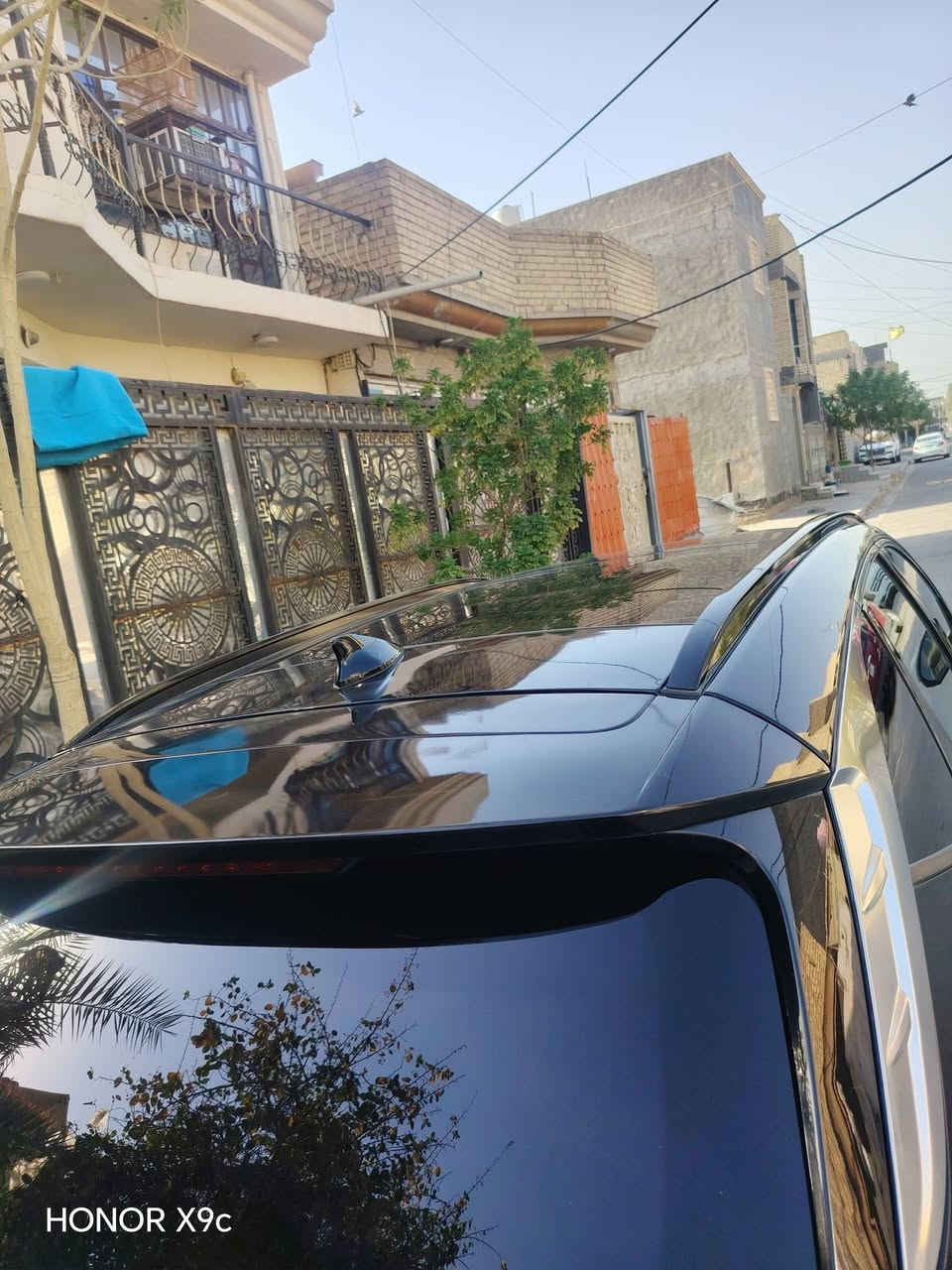 توسان لبيع ٢٤ حدثه ٣ قطع مال امريكيه لمتت سعر 175وبيه مجال  ***********

نص مكتوب في الصور:
- HONOR X9c